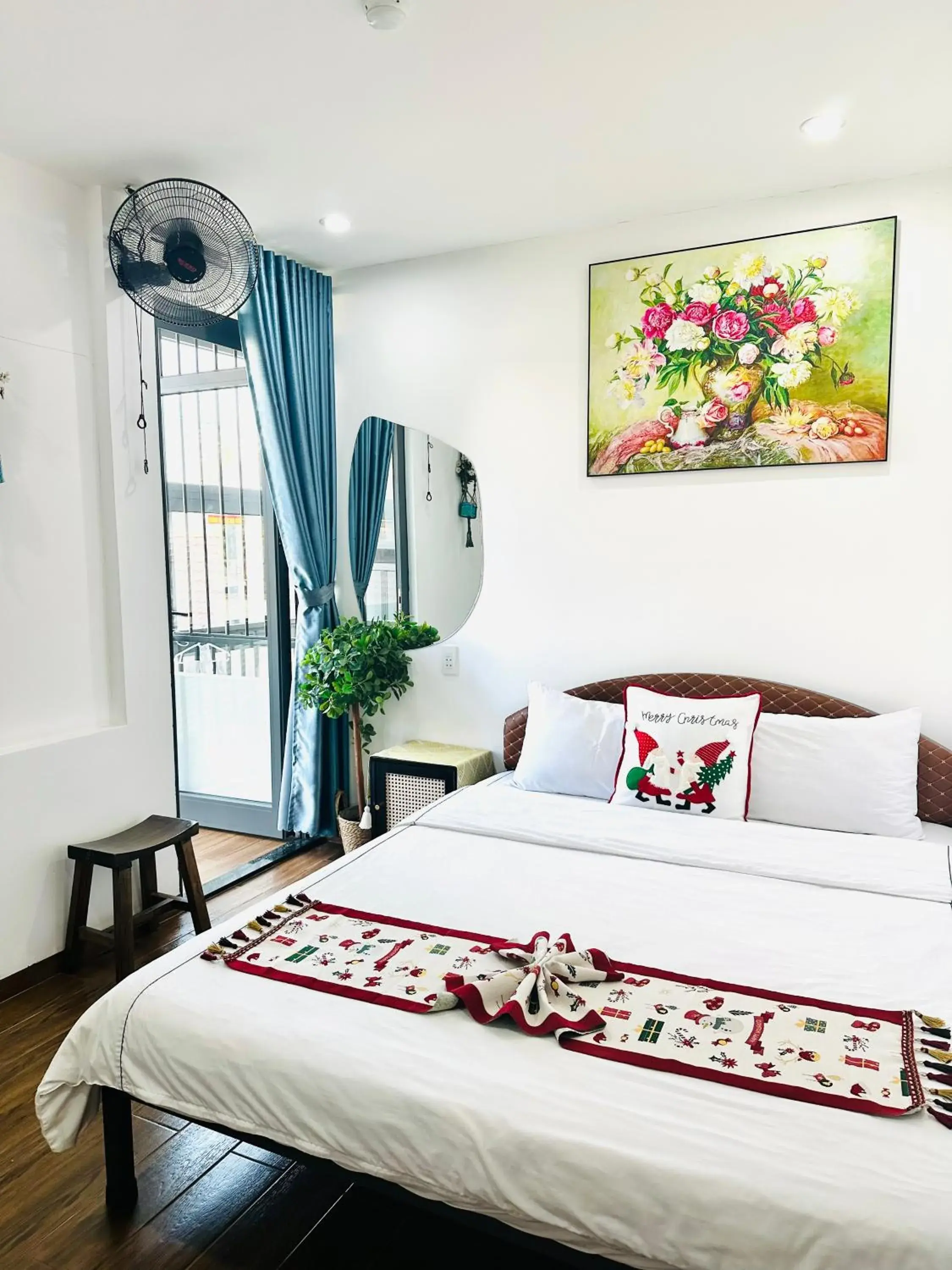 Bed in New World Hotel Bed in New World Hotel