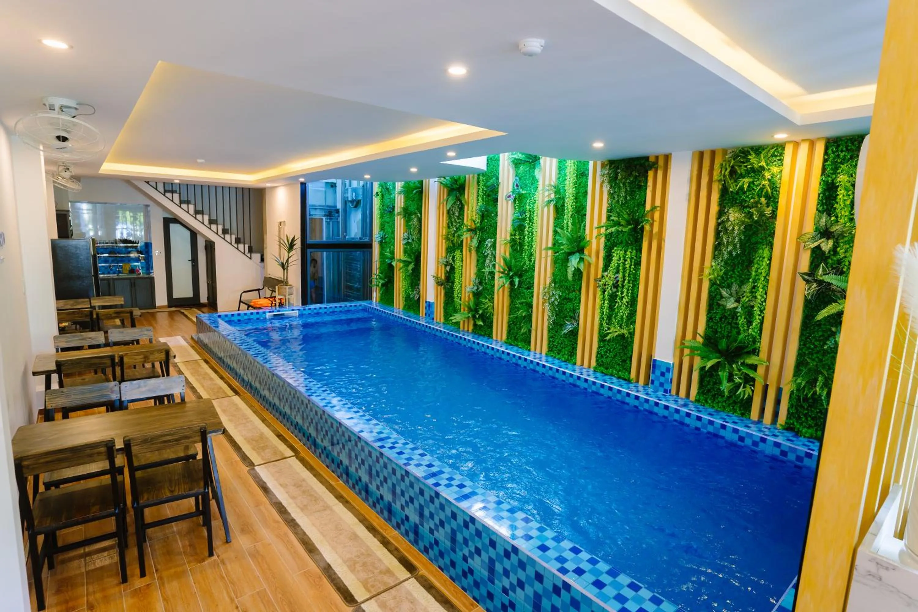 Swimming pool in New World Hotel