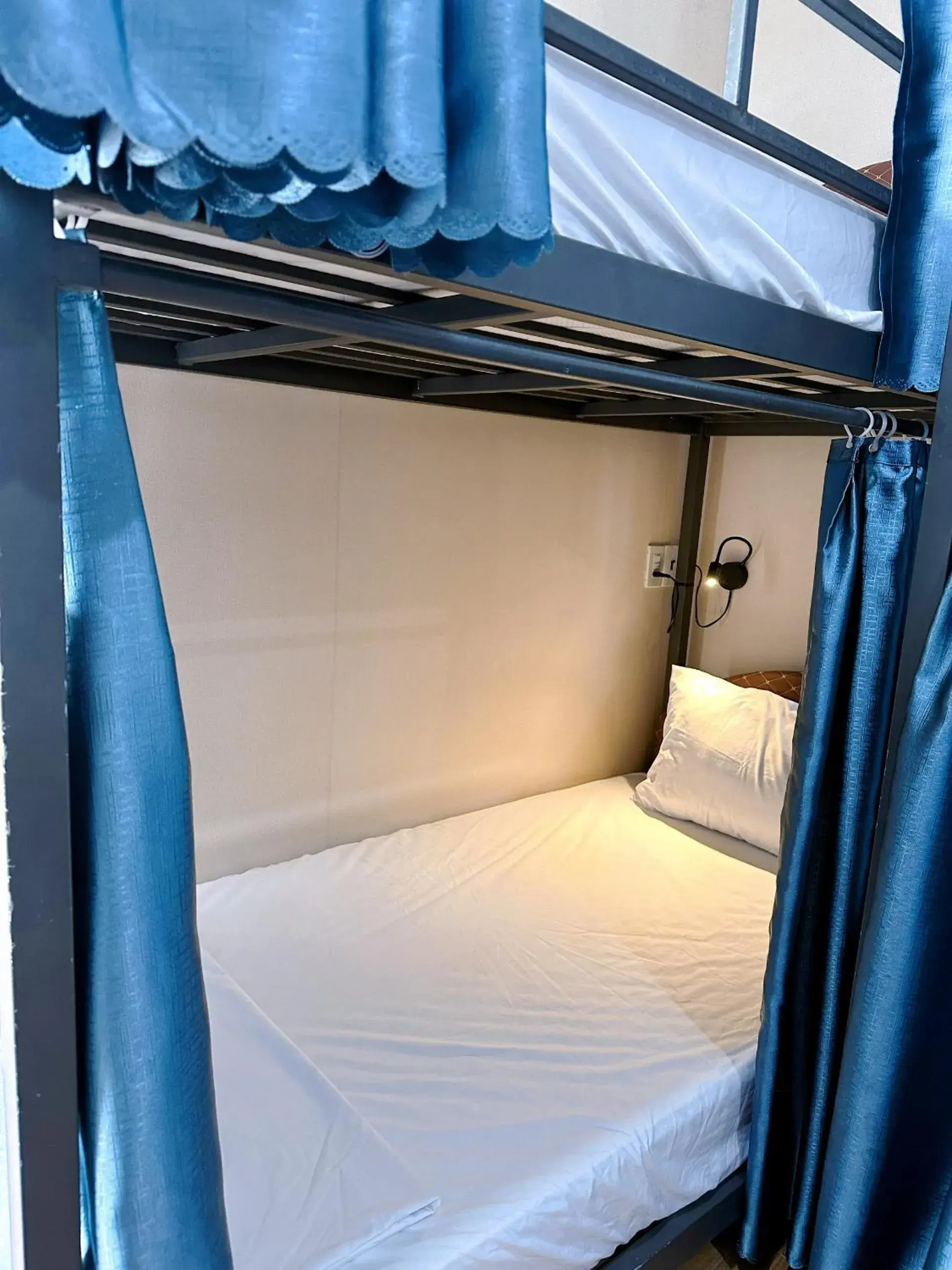 Bed in 6-Bed Mixed Dormitory Room in New World Hotel Bed in 6-Bed Mixed Dormitory Room in New World Hotel