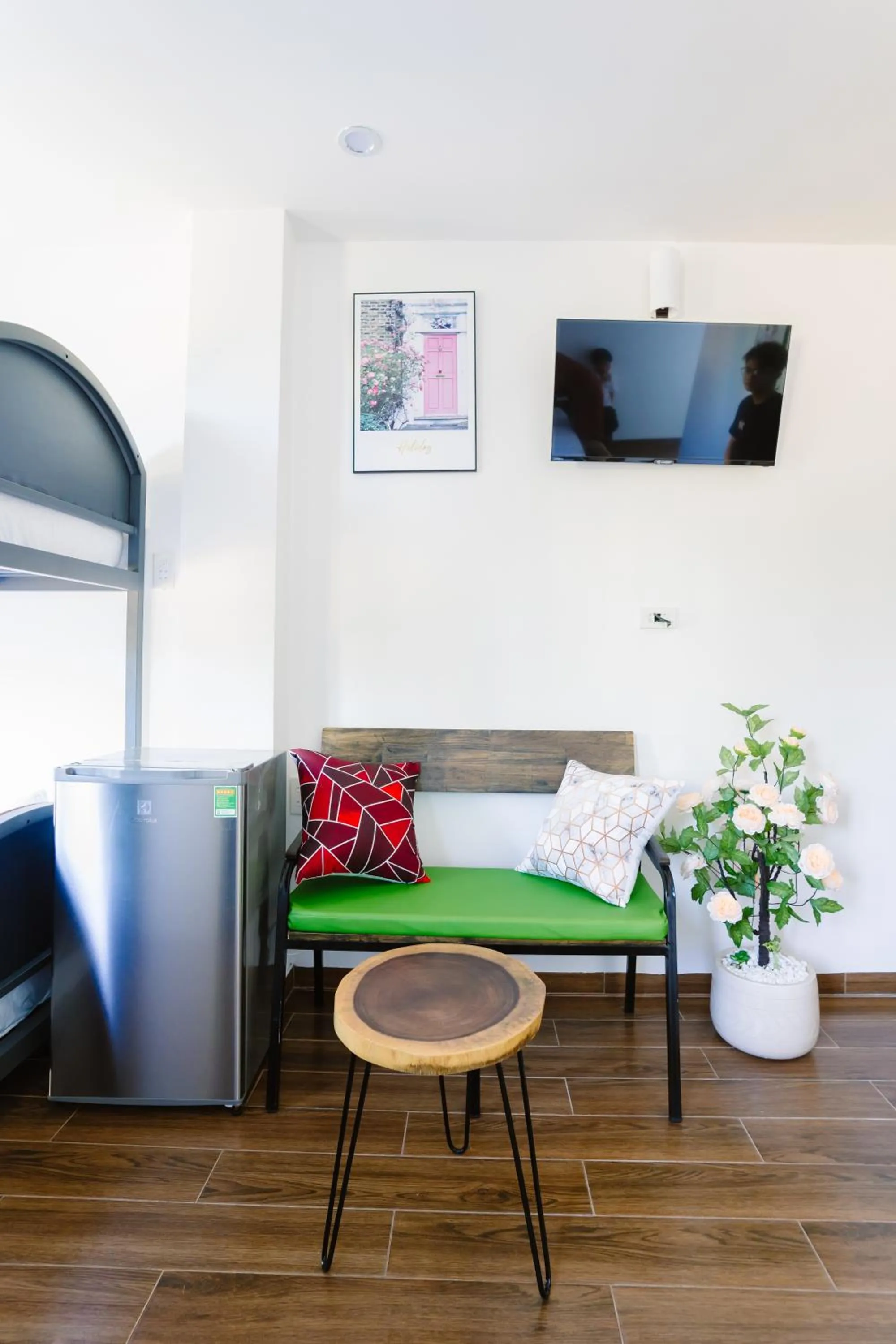 Communal lounge/ TV room in New World Hotel