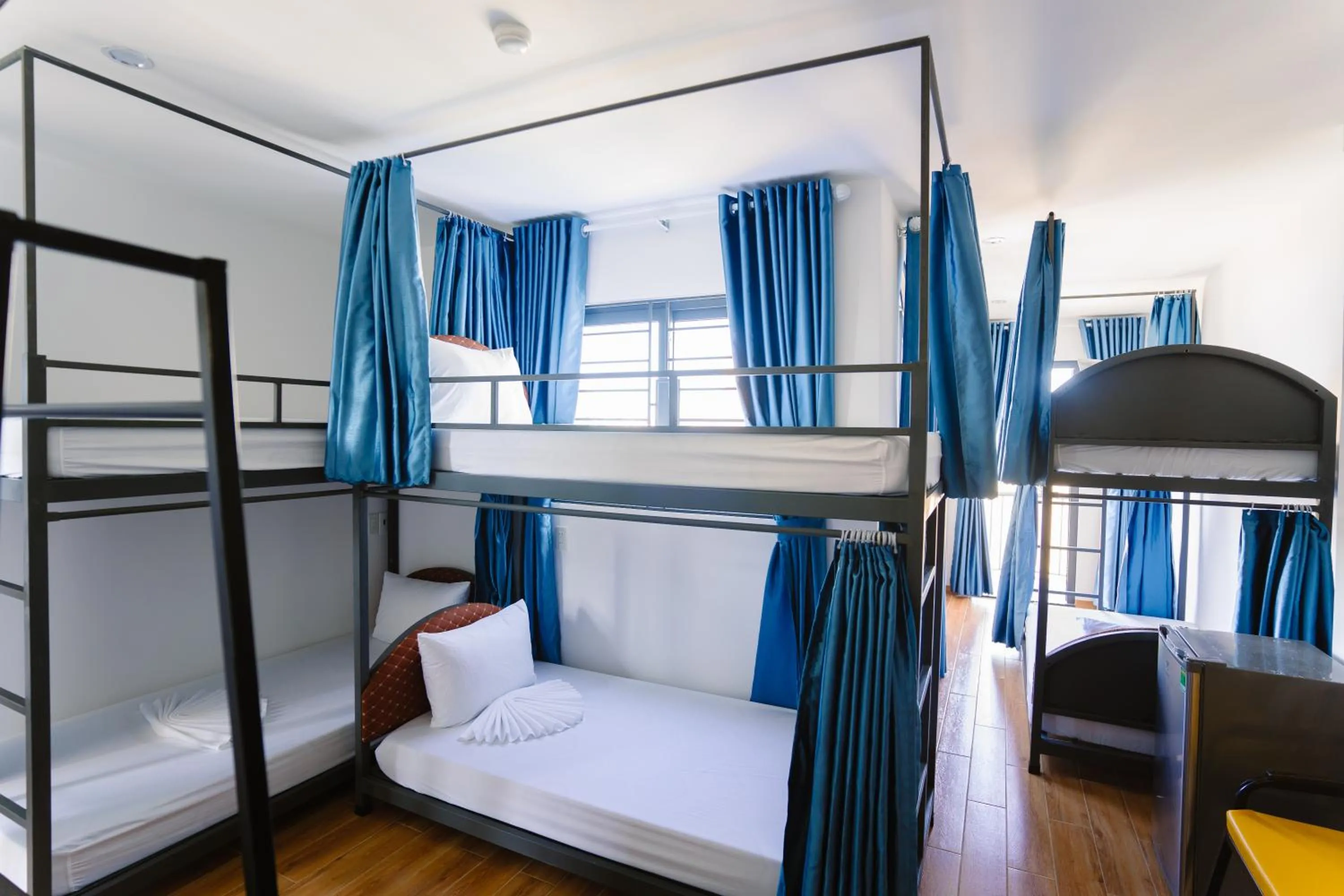 bunk bed, Bed in New World Hotel