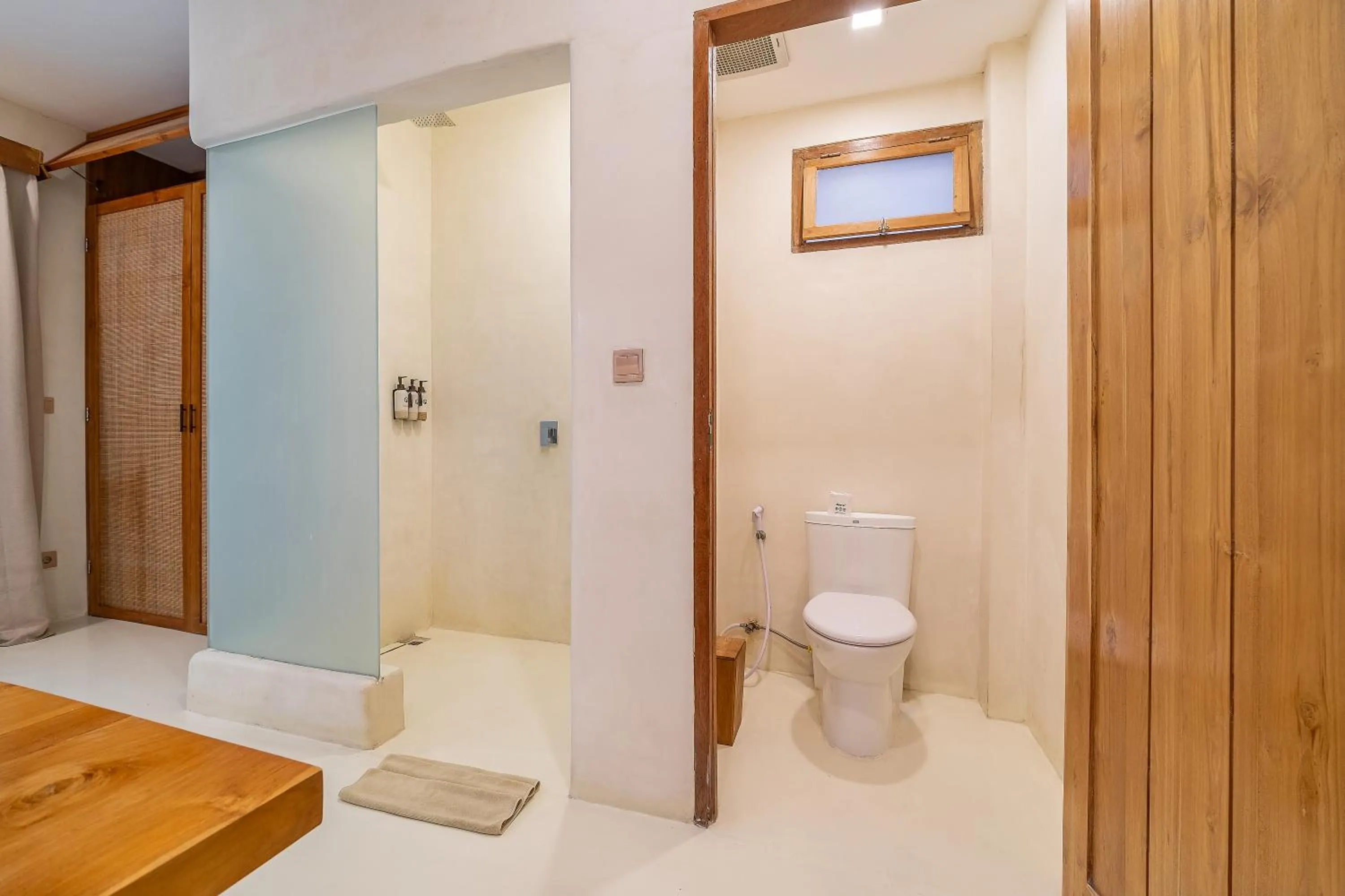 Toilet in White Goose Boutique Hotel