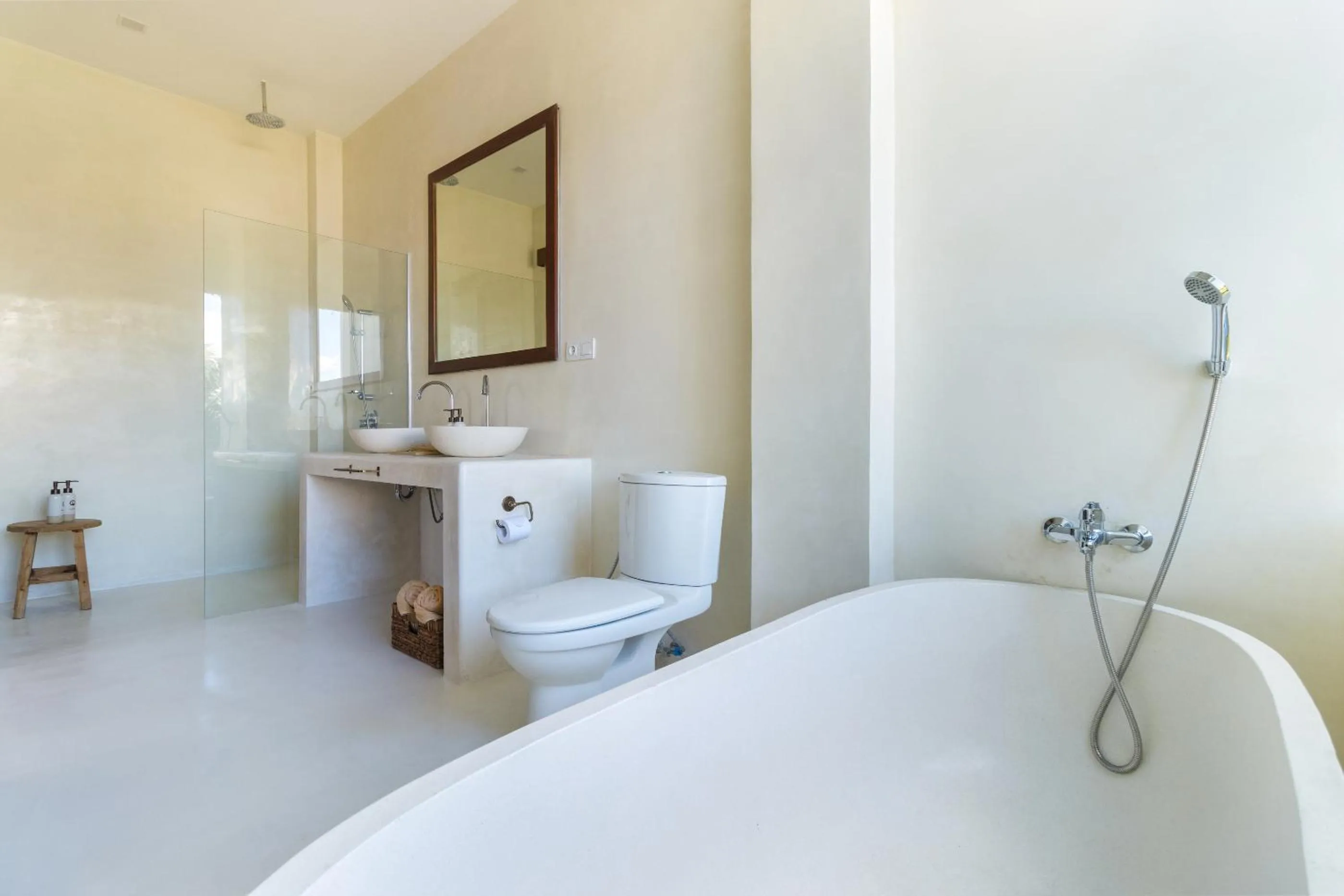 Shower in White Goose Boutique Hotel