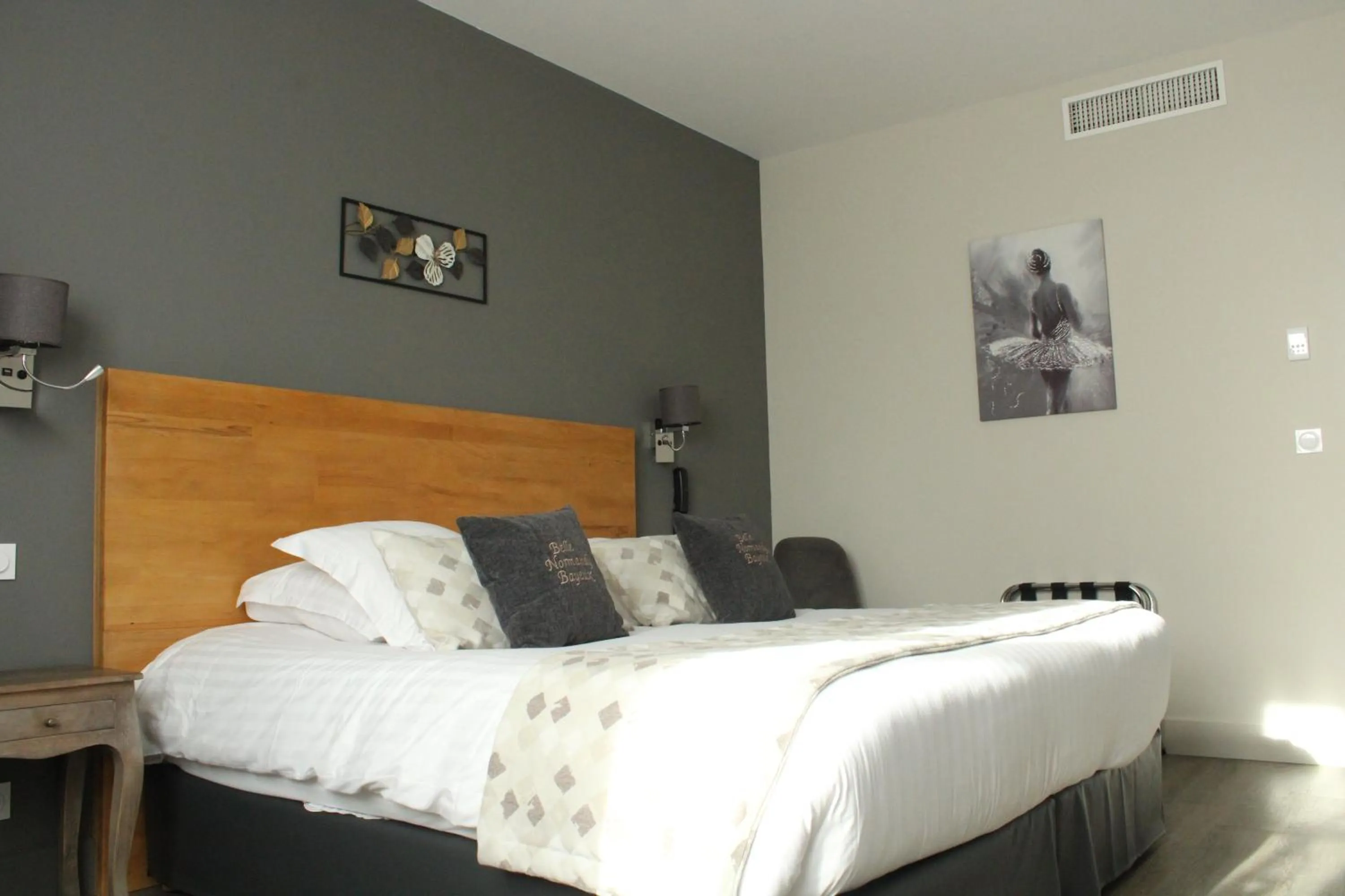 Bedroom, Bed in Belle Normandy