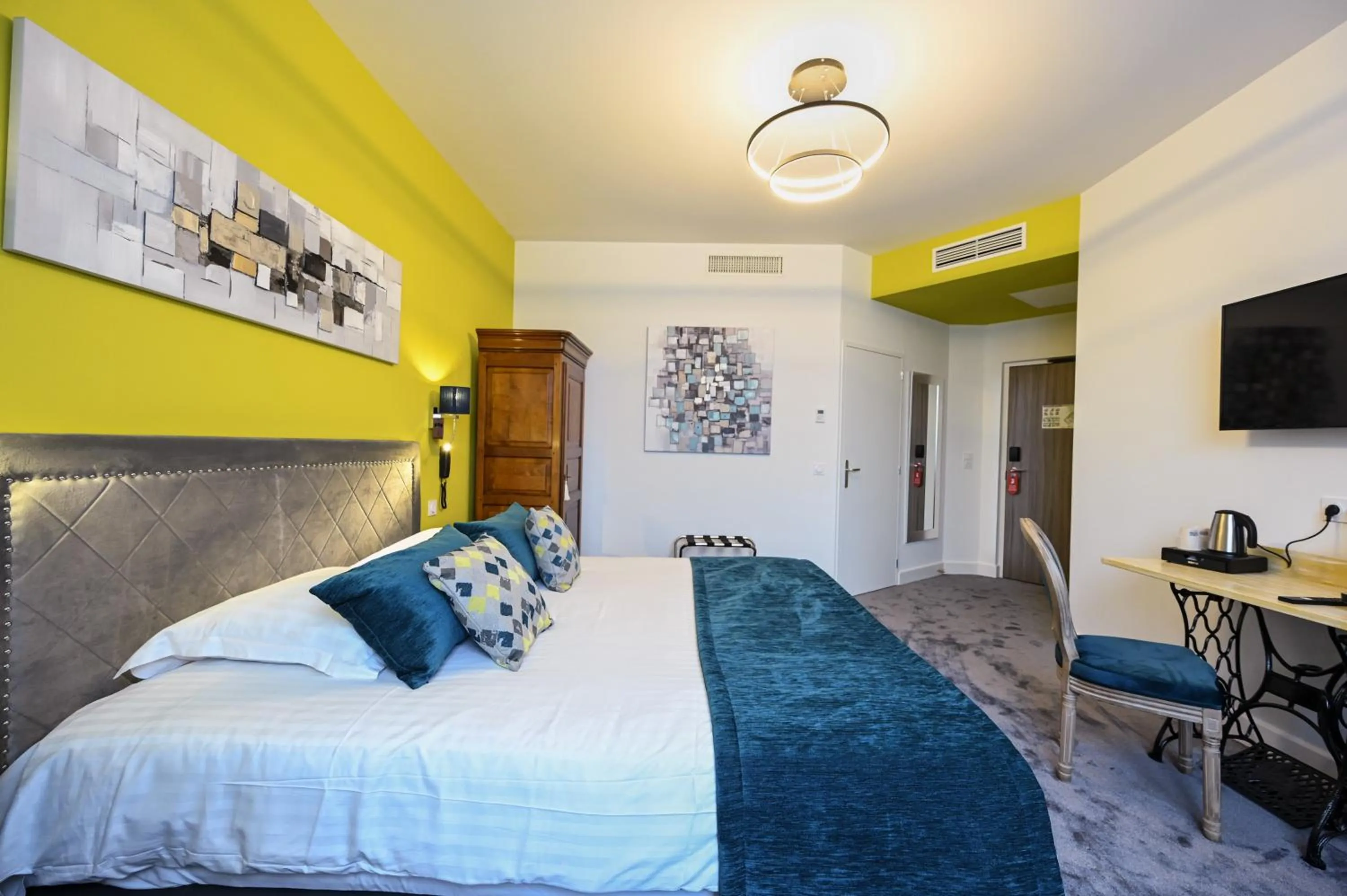 TV and multimedia, Bed in Belle Normandy