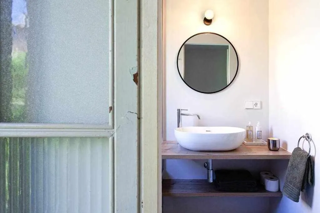 Velo Vern 3- Luxury penthouse w views of city wall