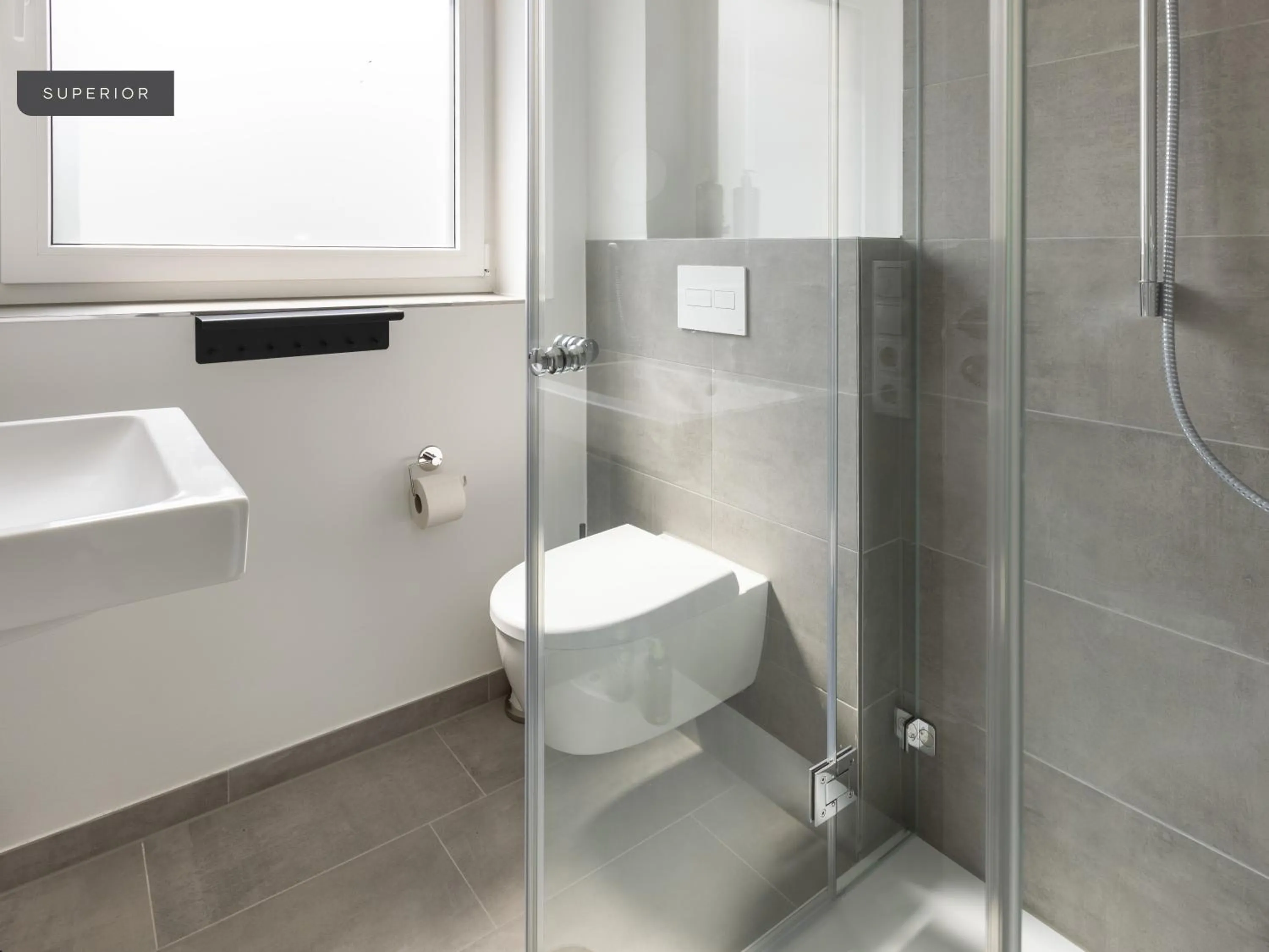 Shower in Limehome Osnabrück Johannisstraße