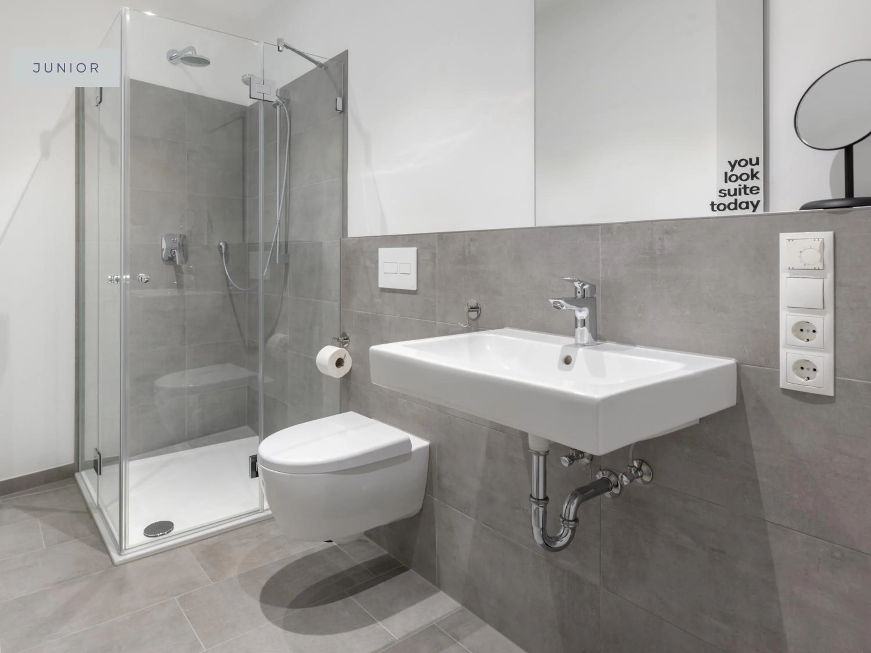 Shower in Limehome Osnabrück Johannisstraße