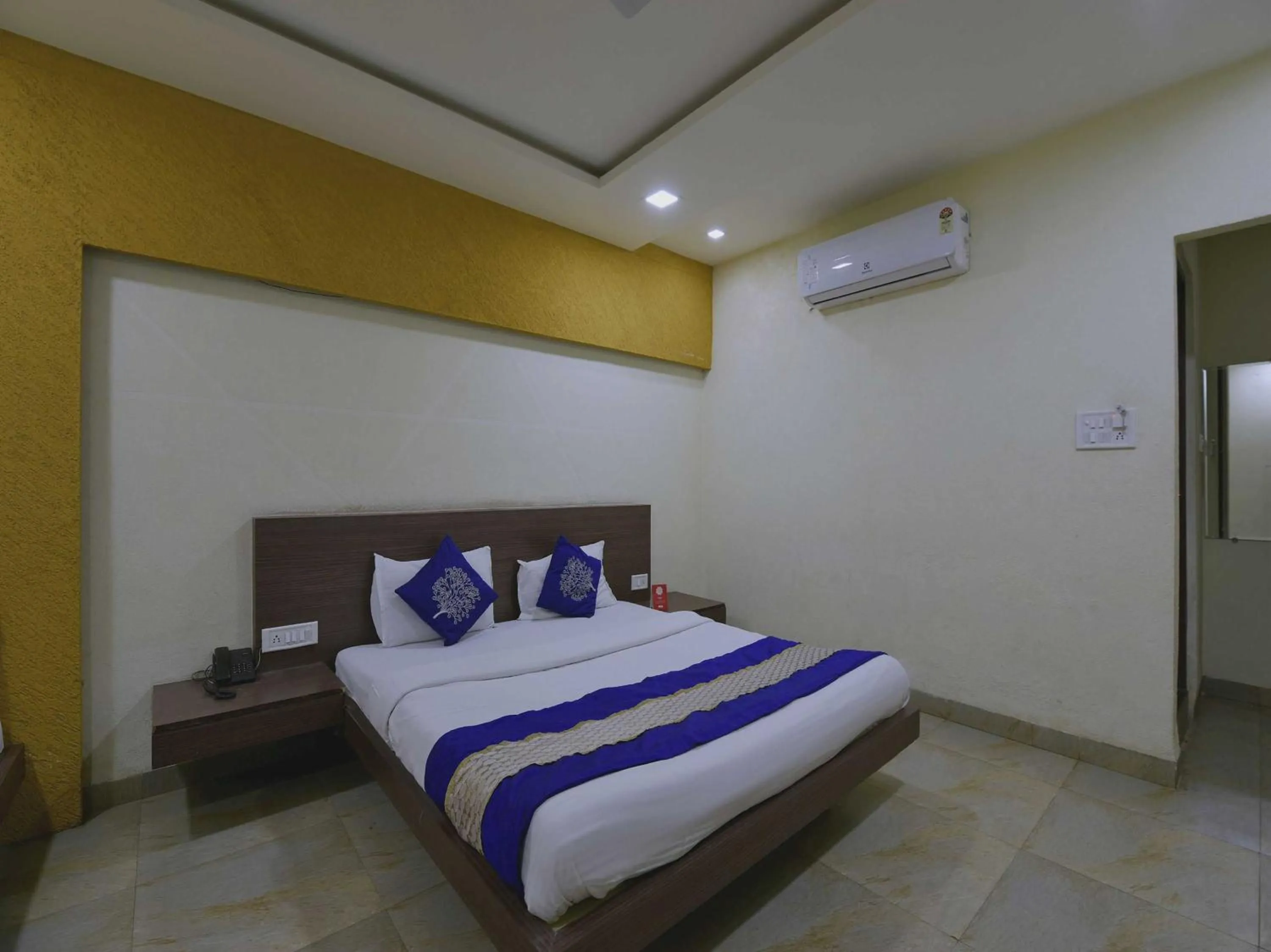 Bedroom, Bed in Hotel O SVL