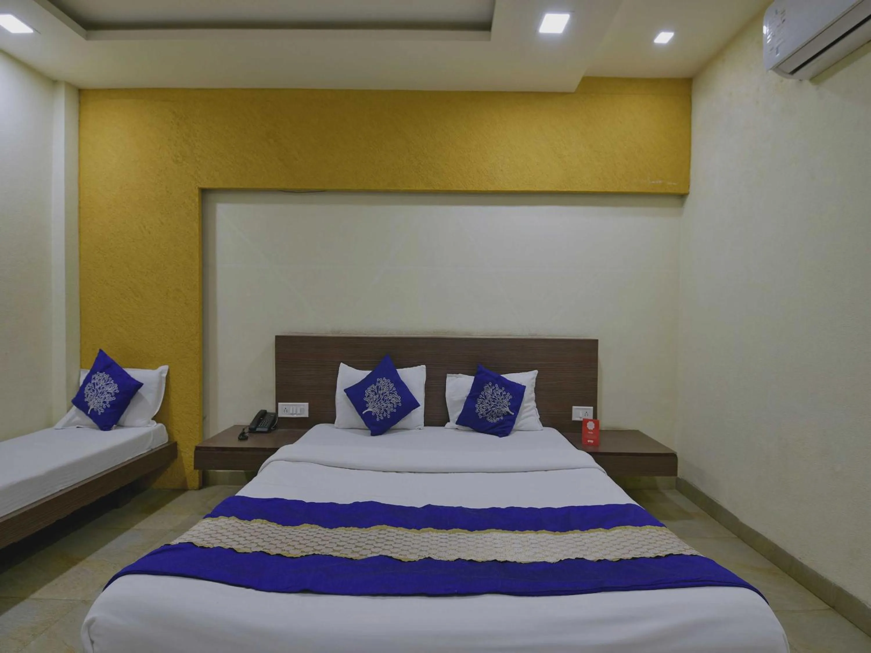 Bedroom, Bed in Hotel O SVL