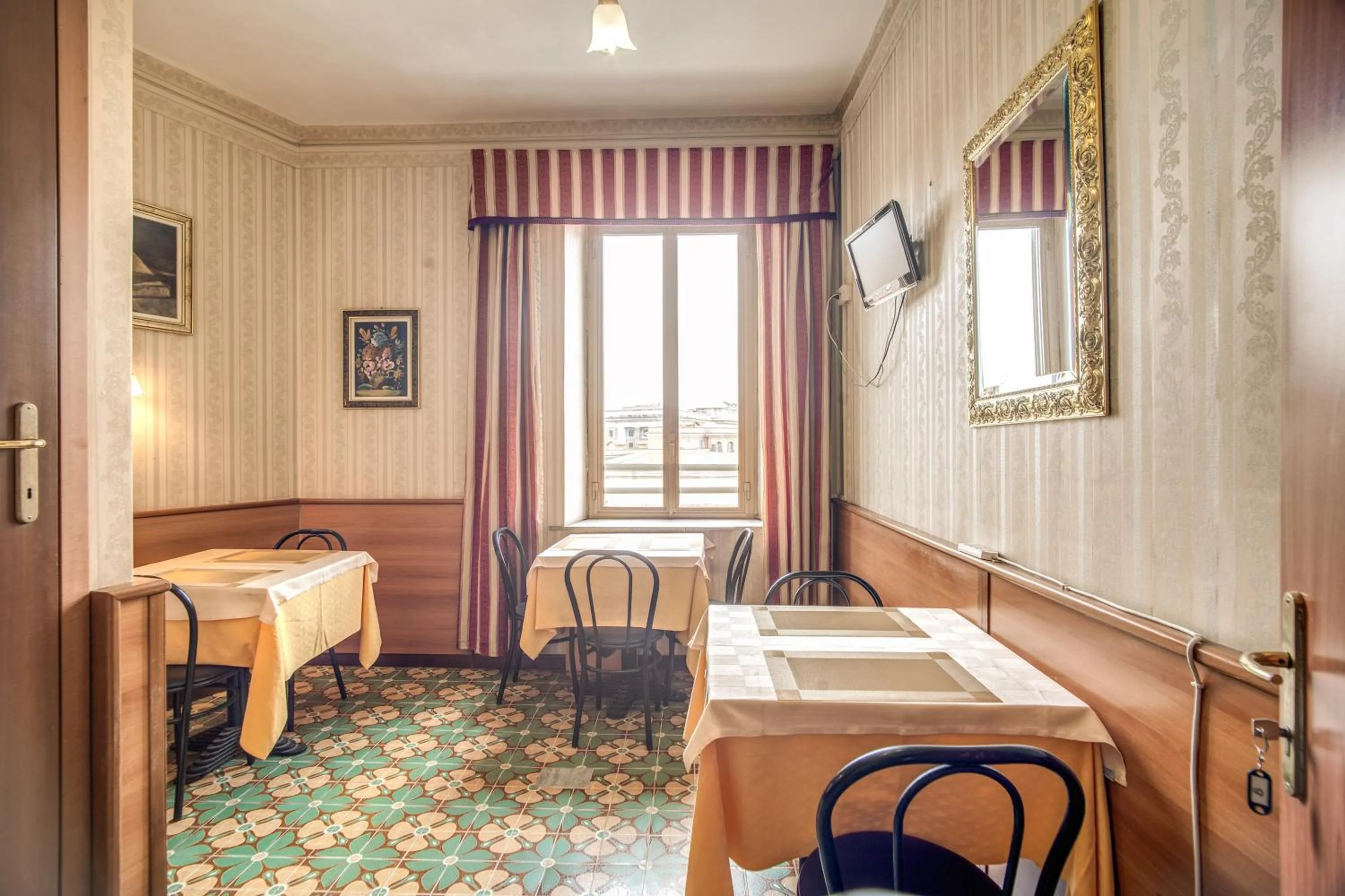 Lounge or bar, Bed in Hotel Artromano