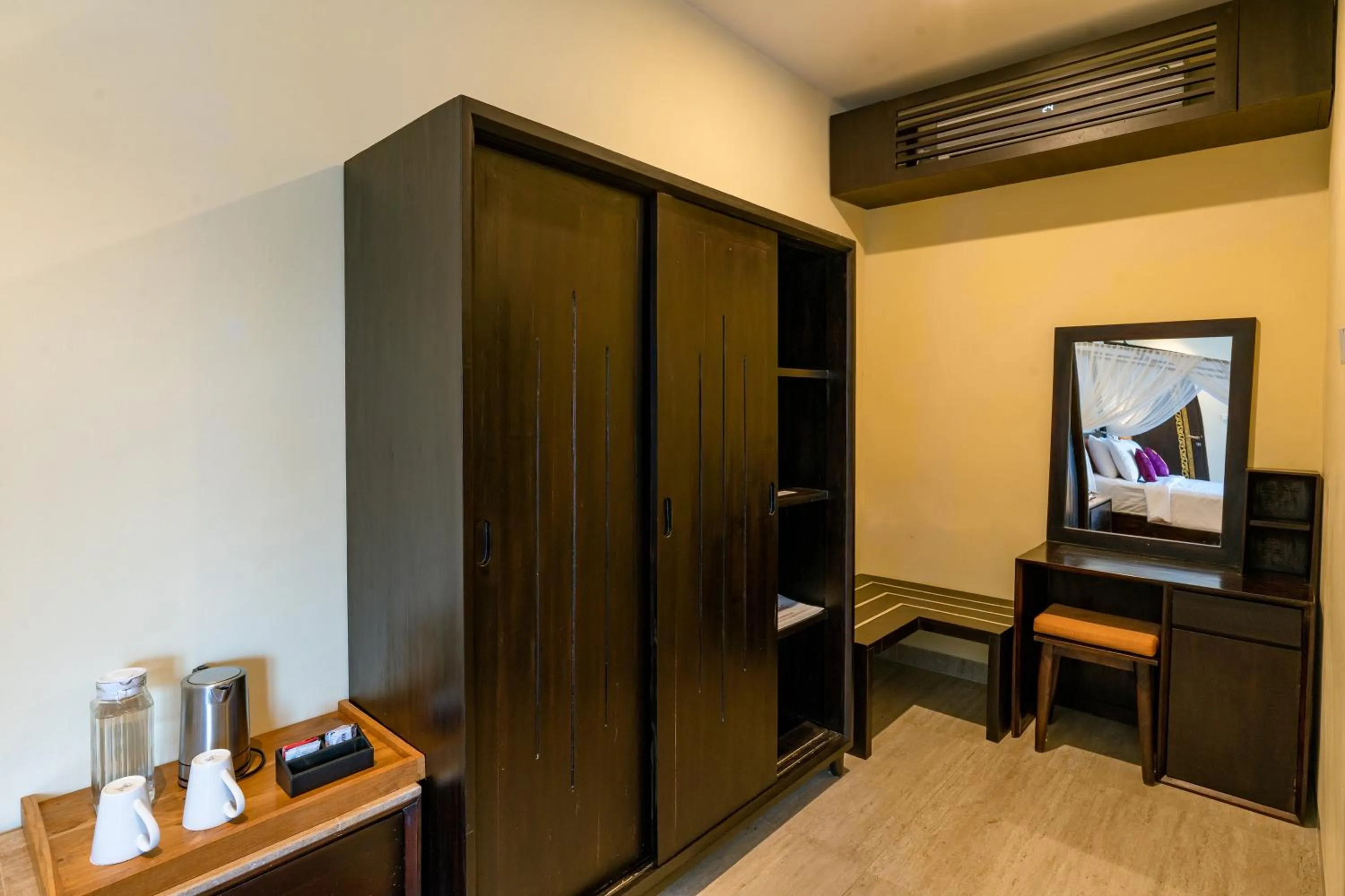 wardrobe in Bali Sunshine Nusa Dua