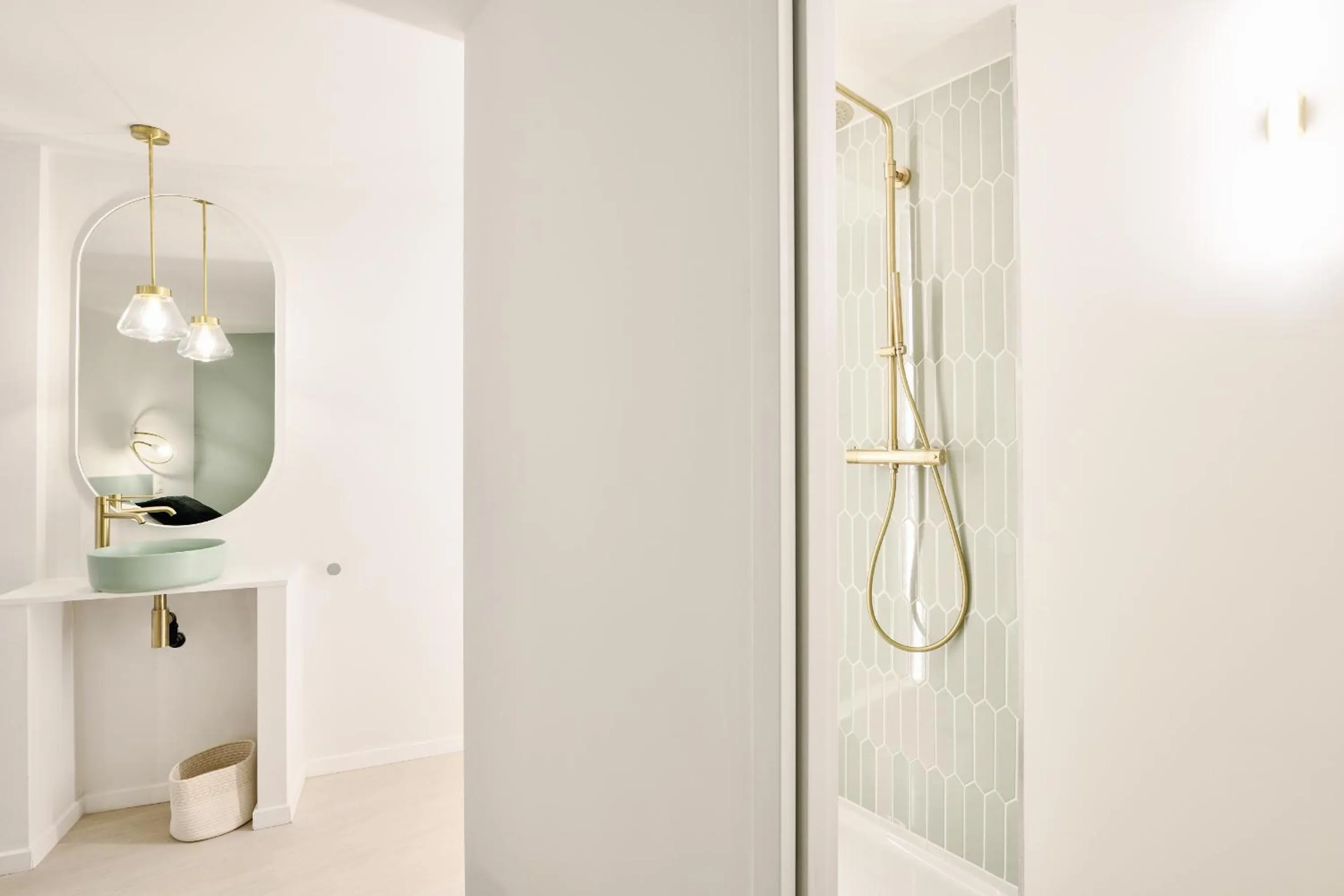 Bathroom in Urban Walls