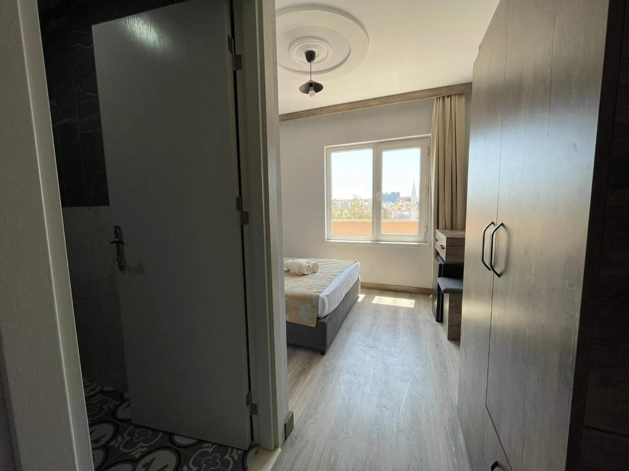 Bathroom, Bed in Seven City Hotel