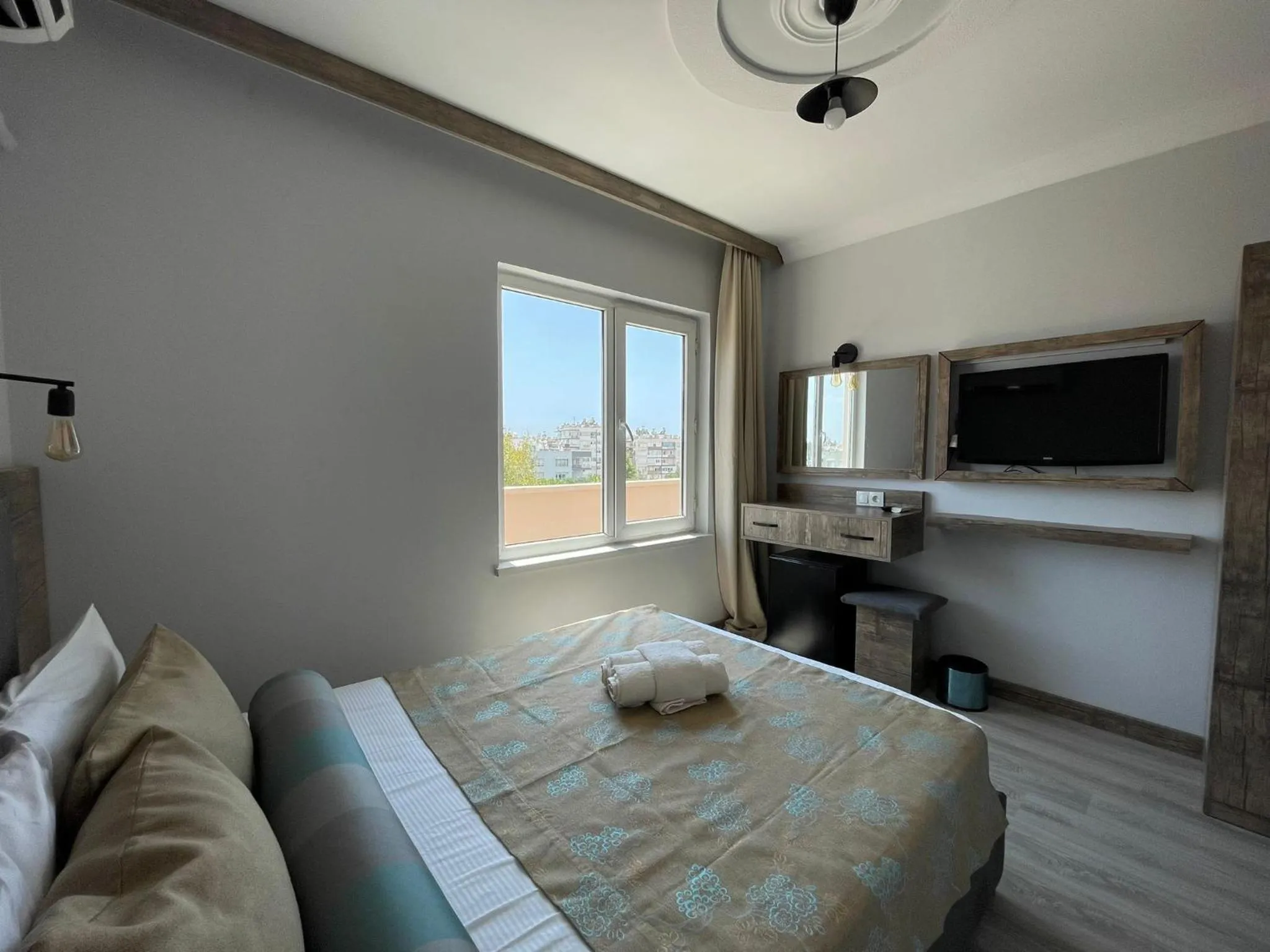 Bed in Seven City Hotel