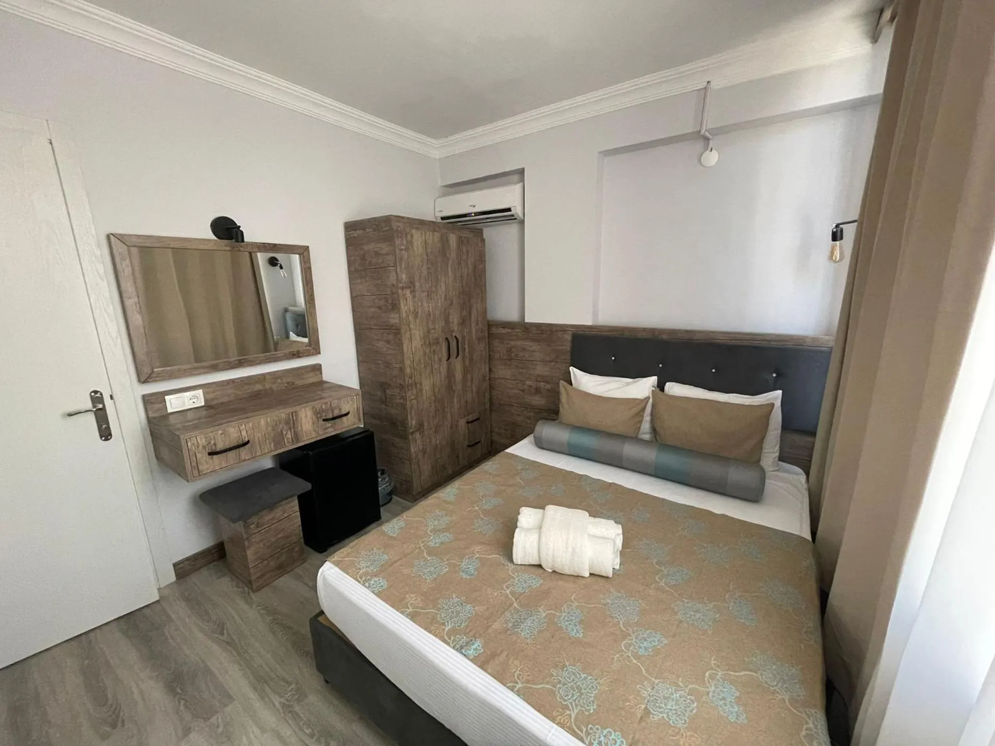 Bed in Seven City Hotel