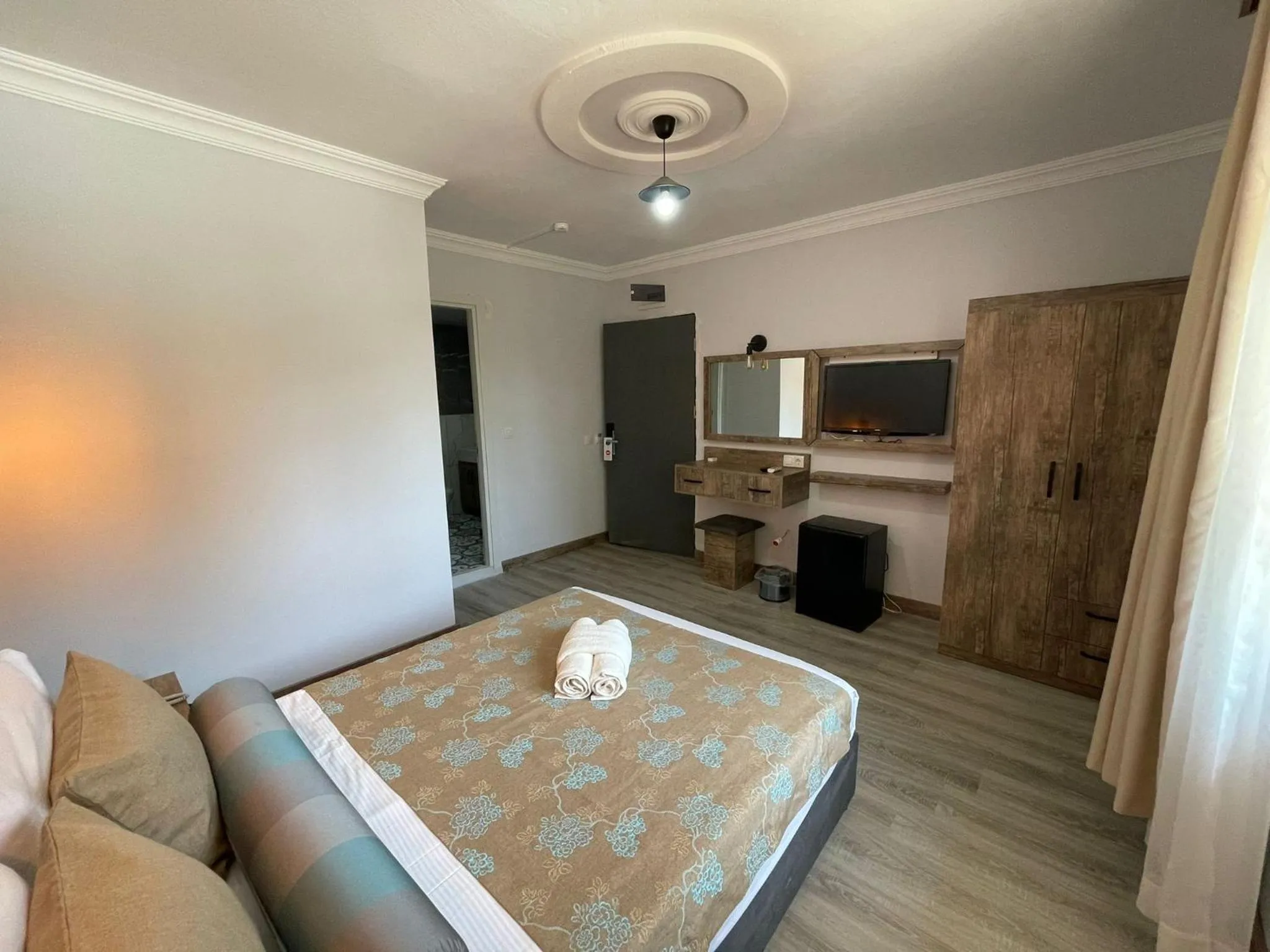 Photo of the whole room, Bed in Seven City Hotel