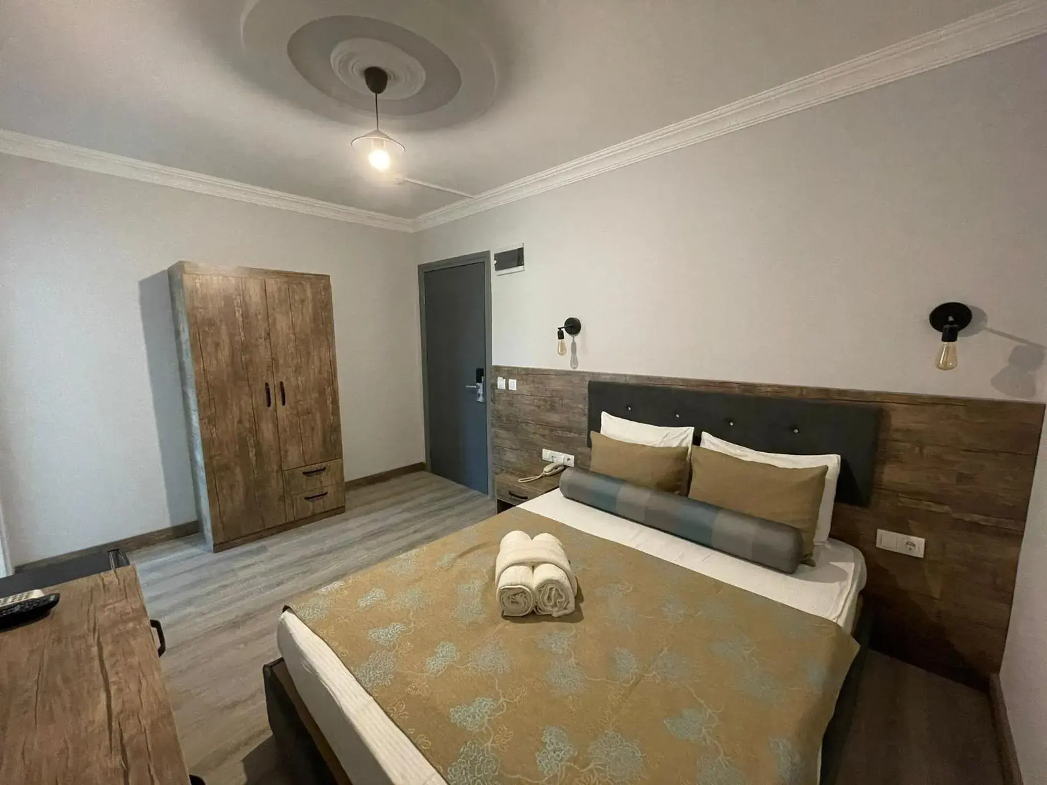 Photo of the whole room, Bed in Seven City Hotel Photo of the whole room, Bed in Seven City Hotel