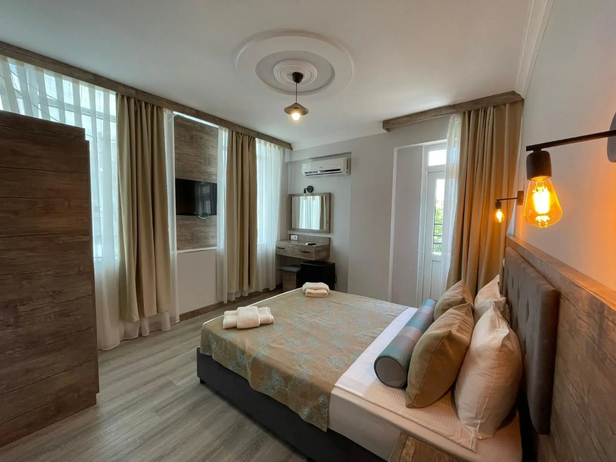 Photo of the whole room, Bed in Seven City Hotel Photo of the whole room, Bed in Seven City Hotel