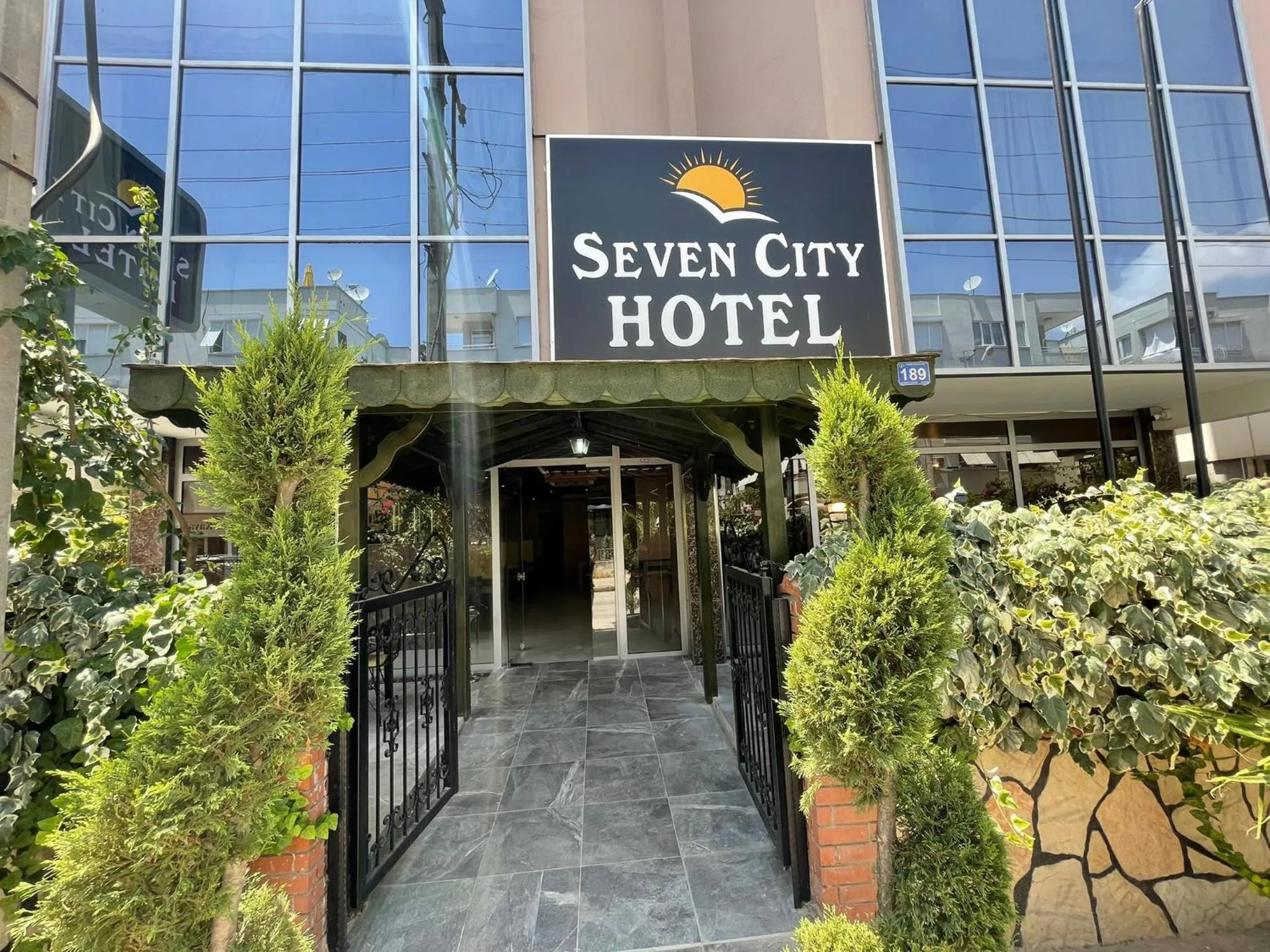 Facade/entrance in Seven City Hotel