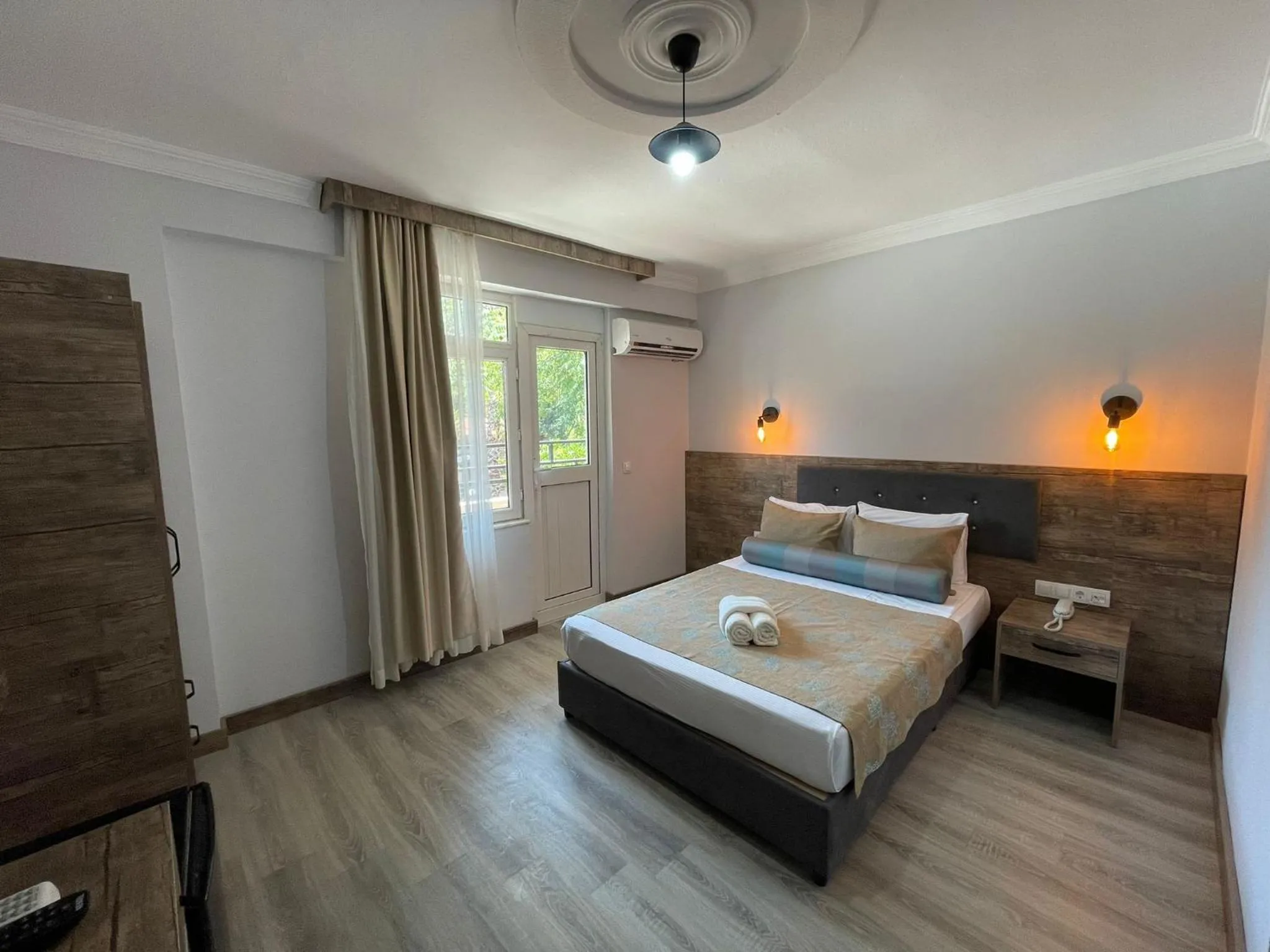 Photo of the whole room, Bed in Seven City Hotel