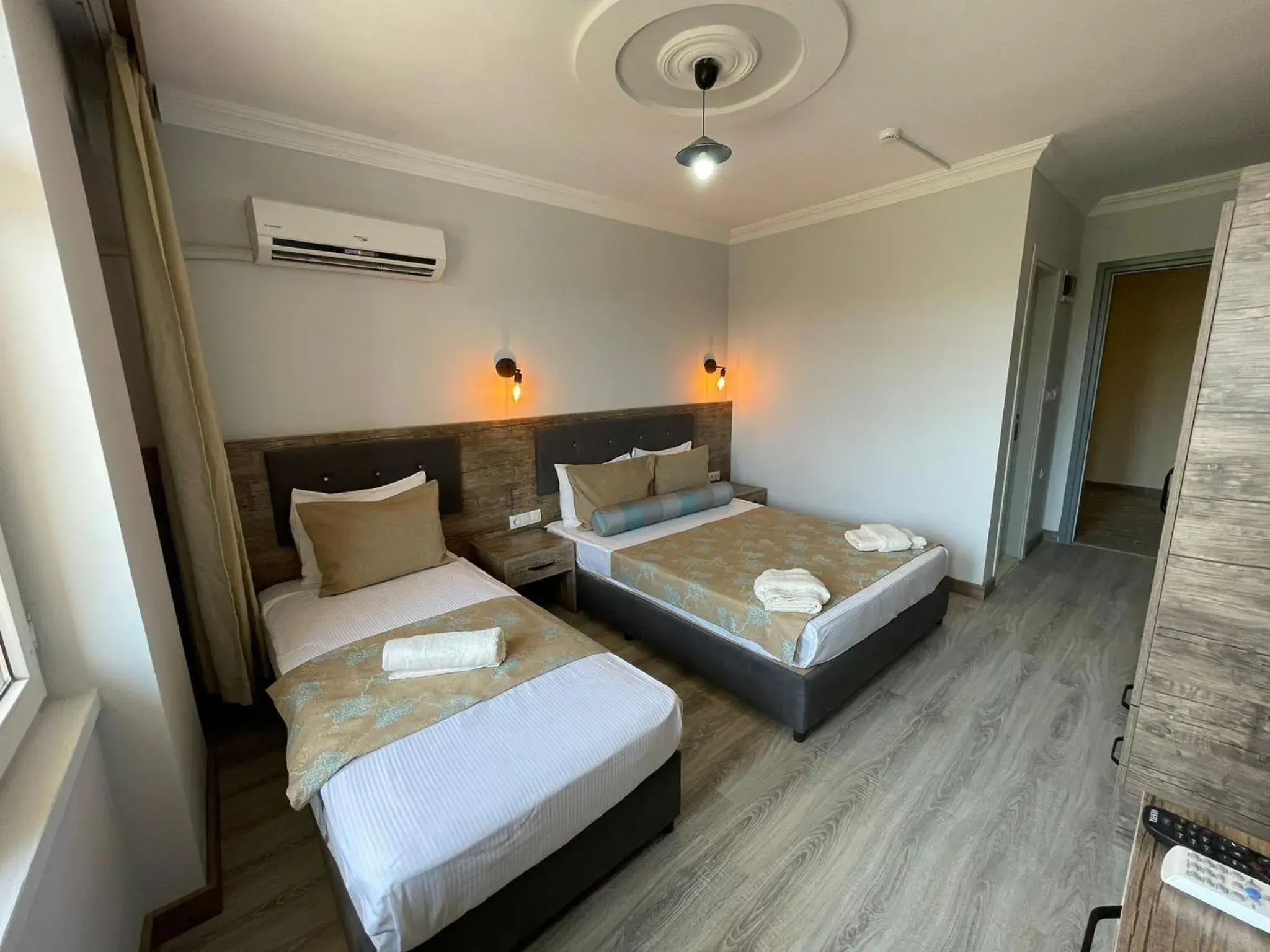 Photo of the whole room, Bed in Seven City Hotel Photo of the whole room, Bed in Seven City Hotel