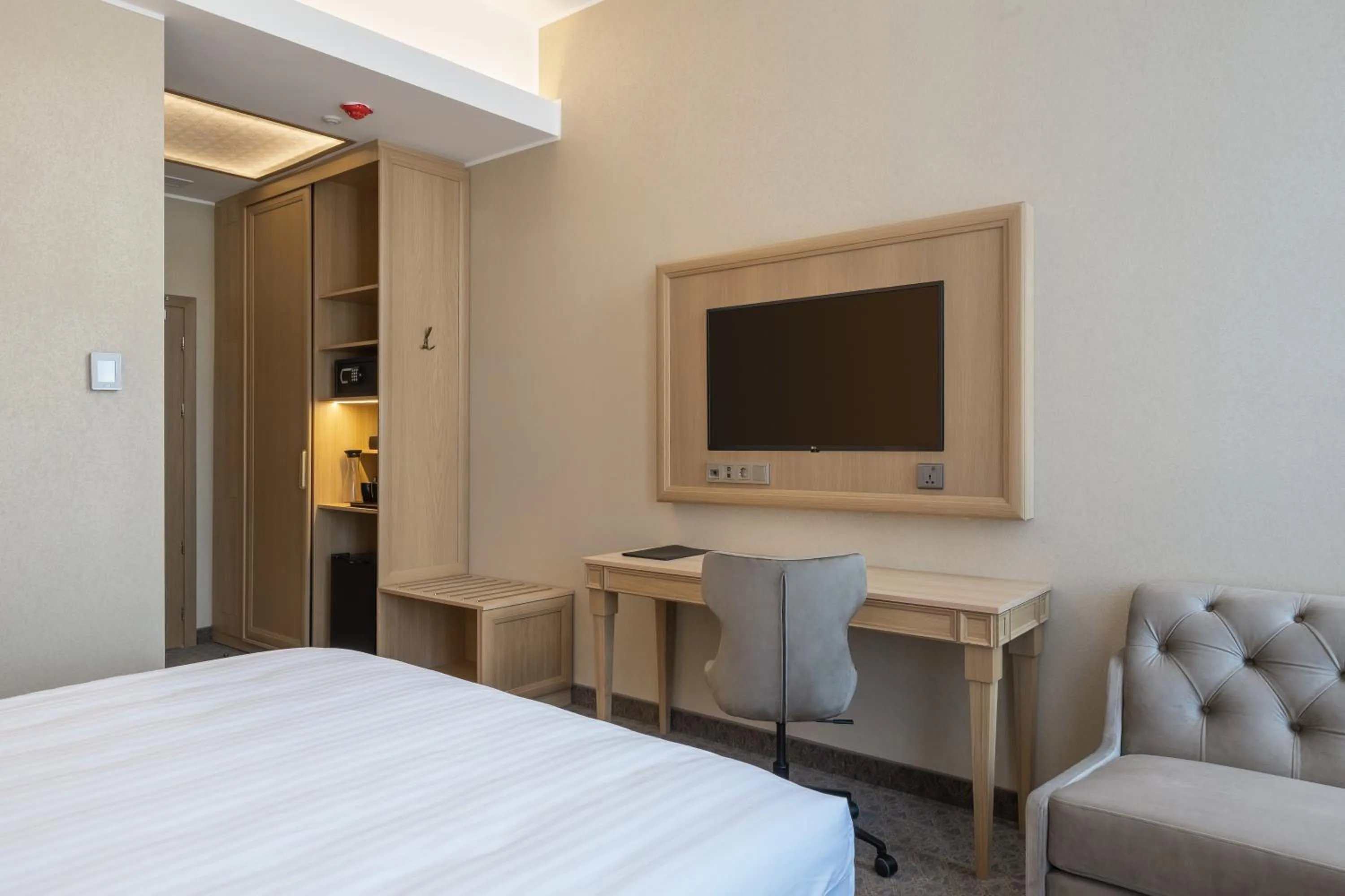TV and multimedia, Bed in CALVARY Hotel & Restaurant Vilnius