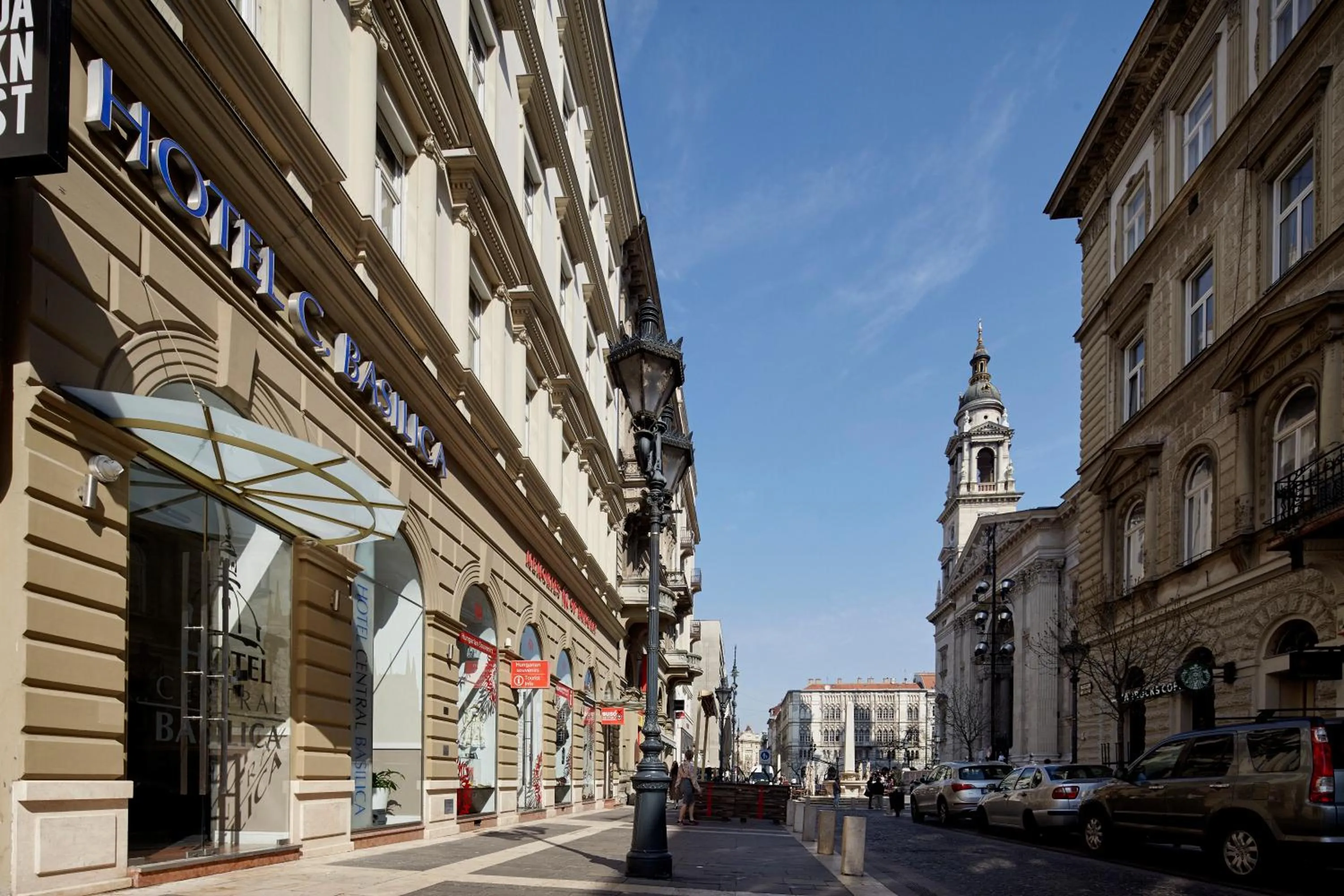 Facade/entrance in Hotel Central Basilica