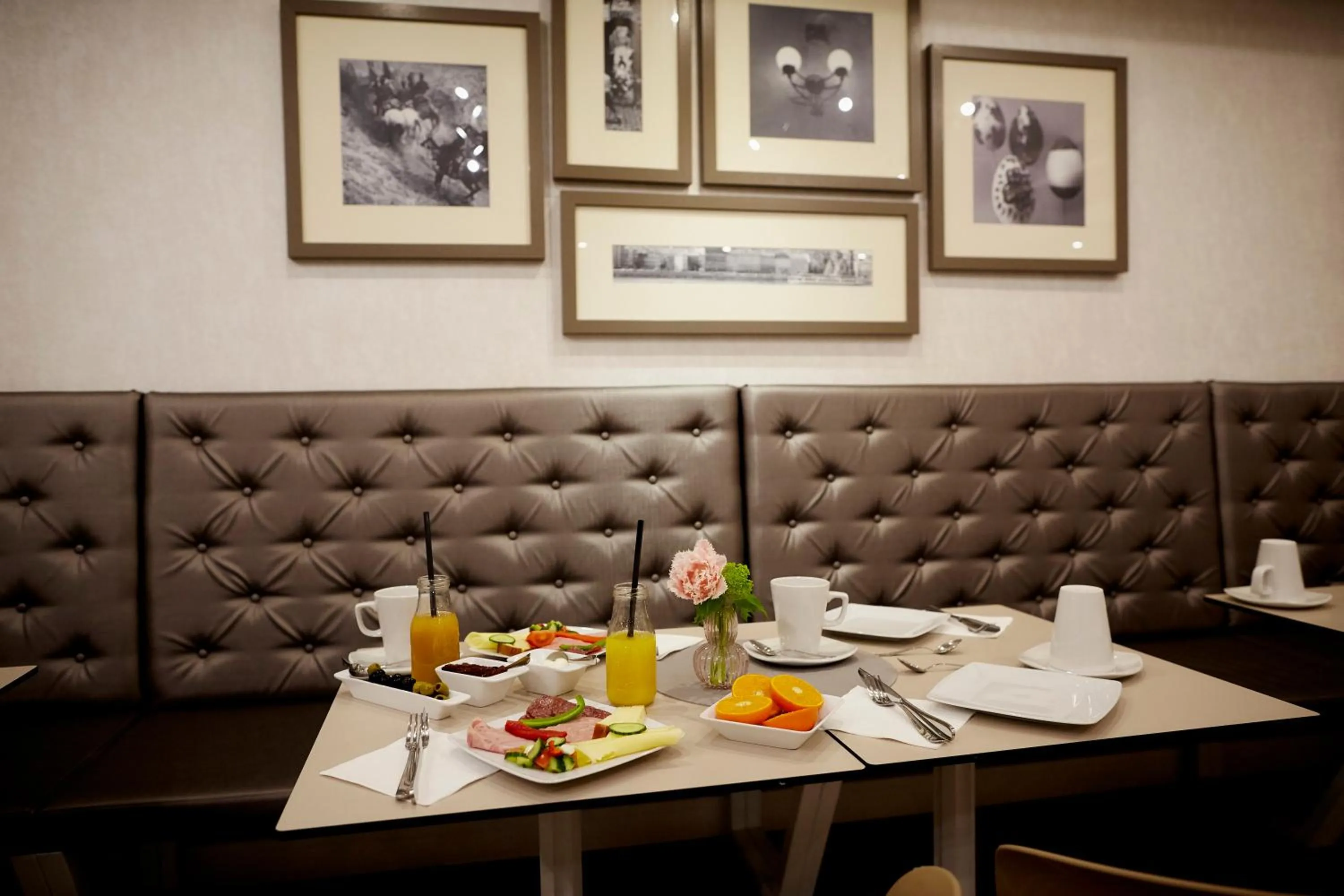 Restaurant/places to eat in Hotel Central Basilica