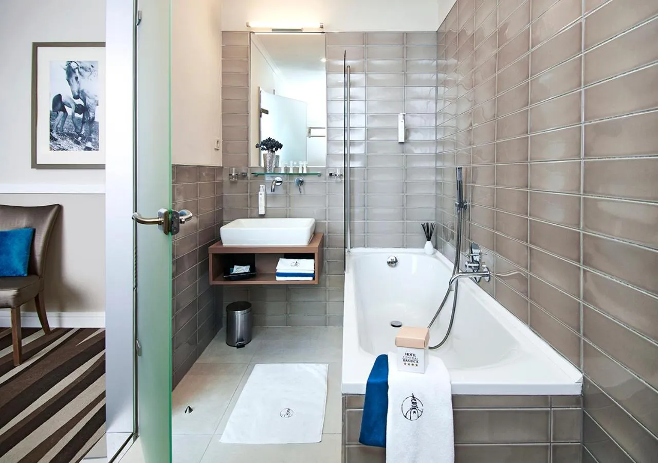 Shower in Hotel Central Basilica