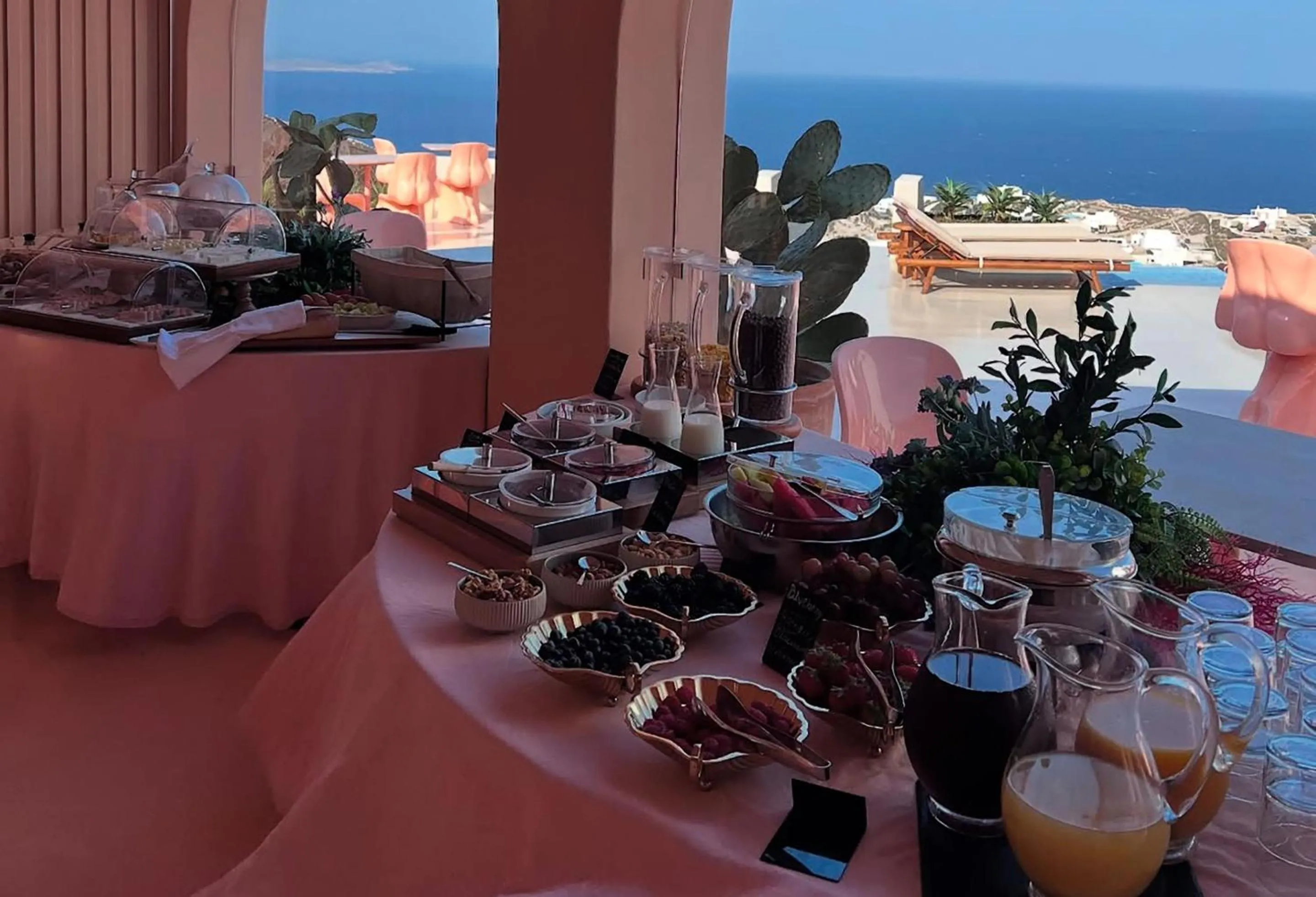 Restaurant/places to eat in Collini Hotel Mykonos, WorldHotels Elite