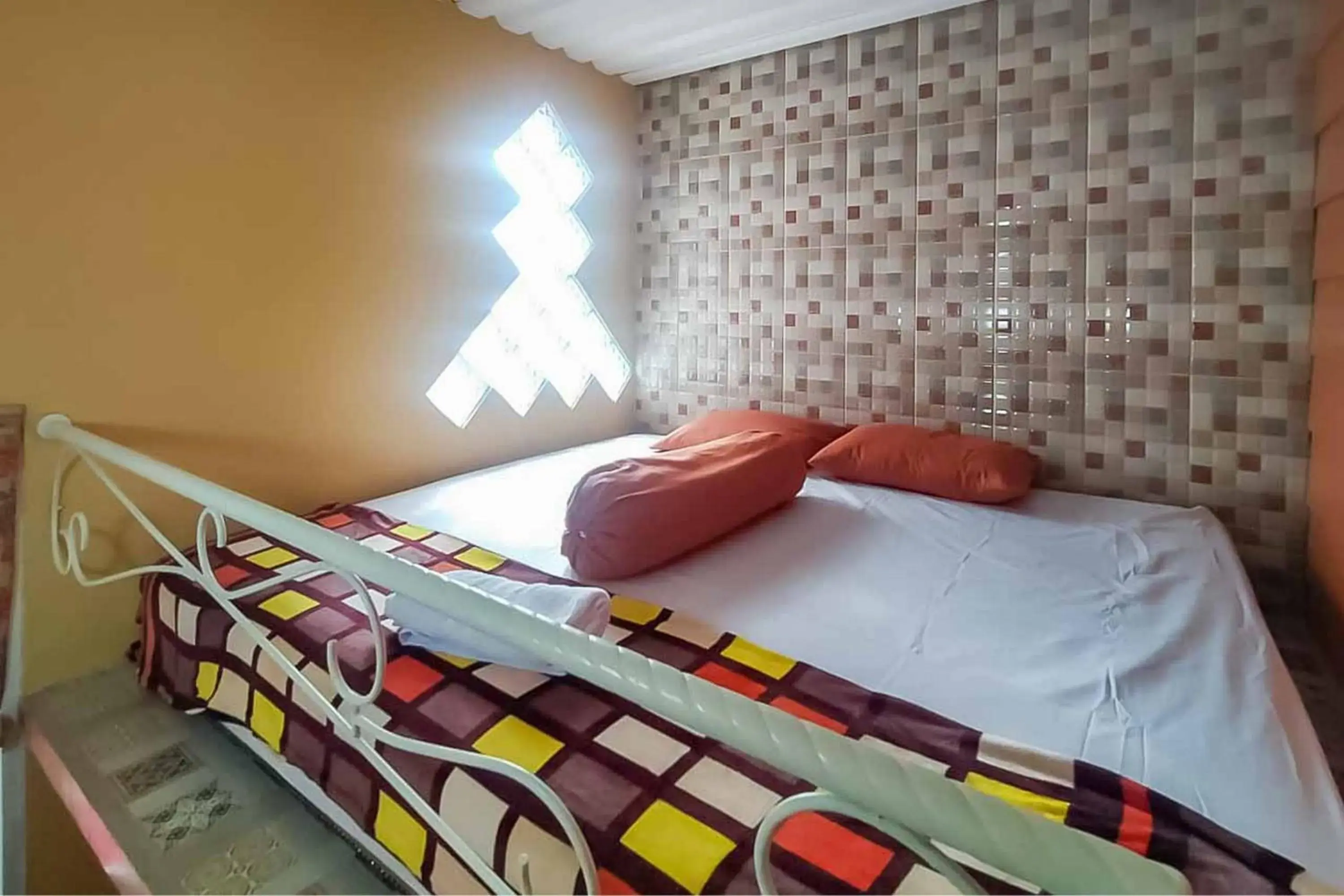 Bed in d'H Mansion La Rosa Syariah Sentul Mitra RedDoorz Bed in d'H Mansion La Rosa Syariah Sentul Mitra RedDoorz