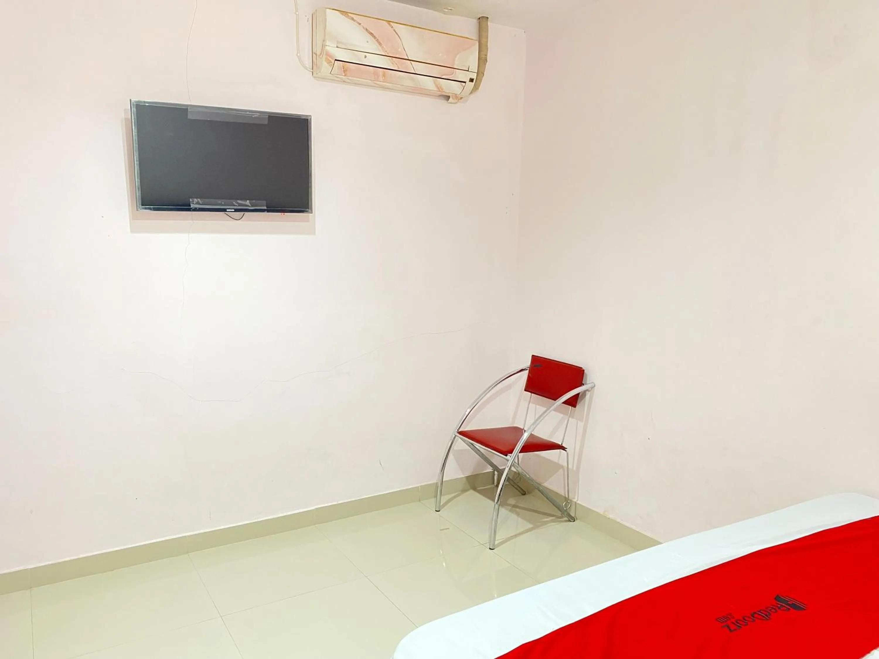 Bed in RedDoorz At Homestay Madu Makassar