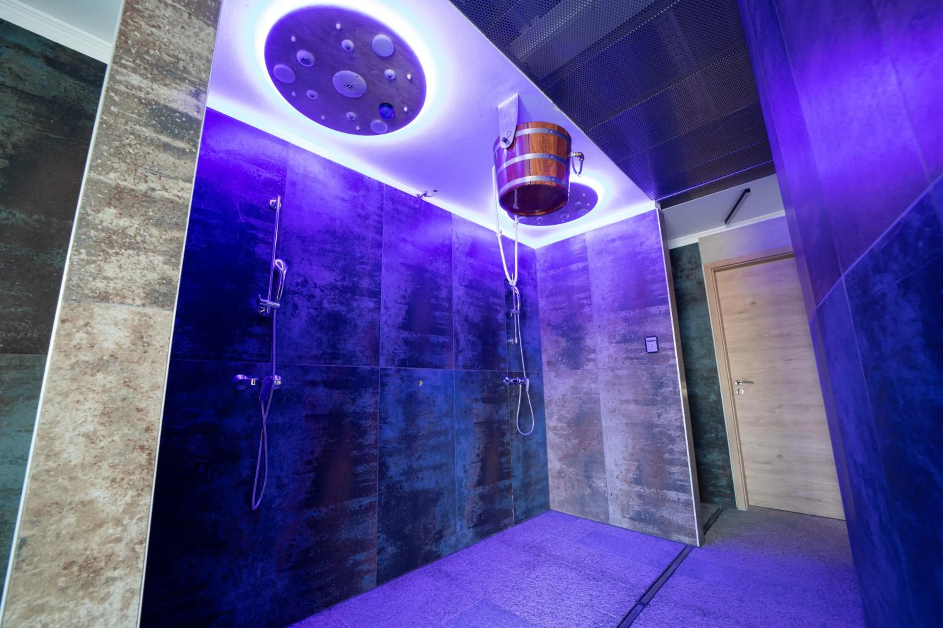 Swimming pool in MenDan Magic Spa & Wellness Hotel