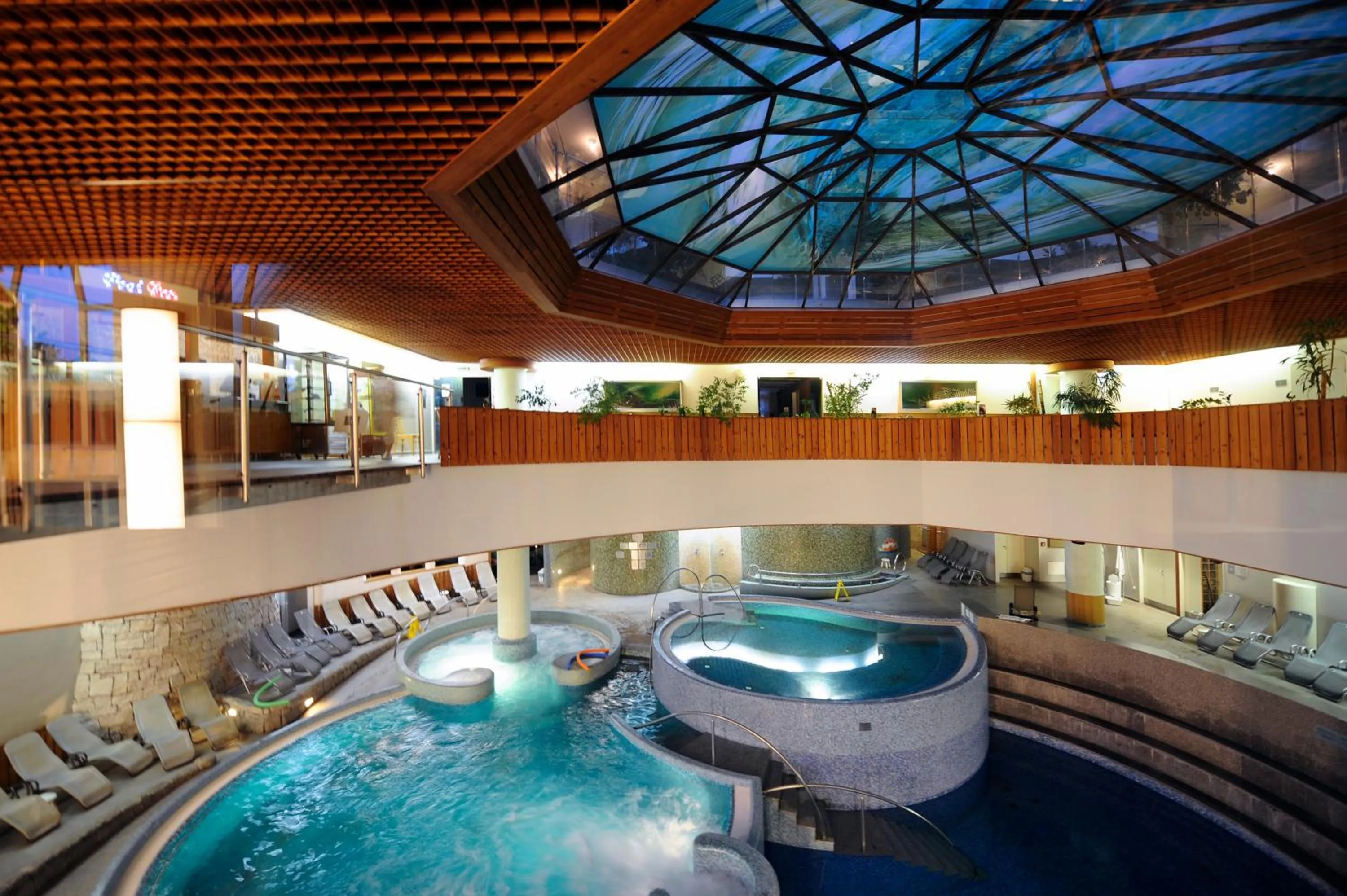 Swimming pool in MenDan Magic Spa & Wellness Hotel