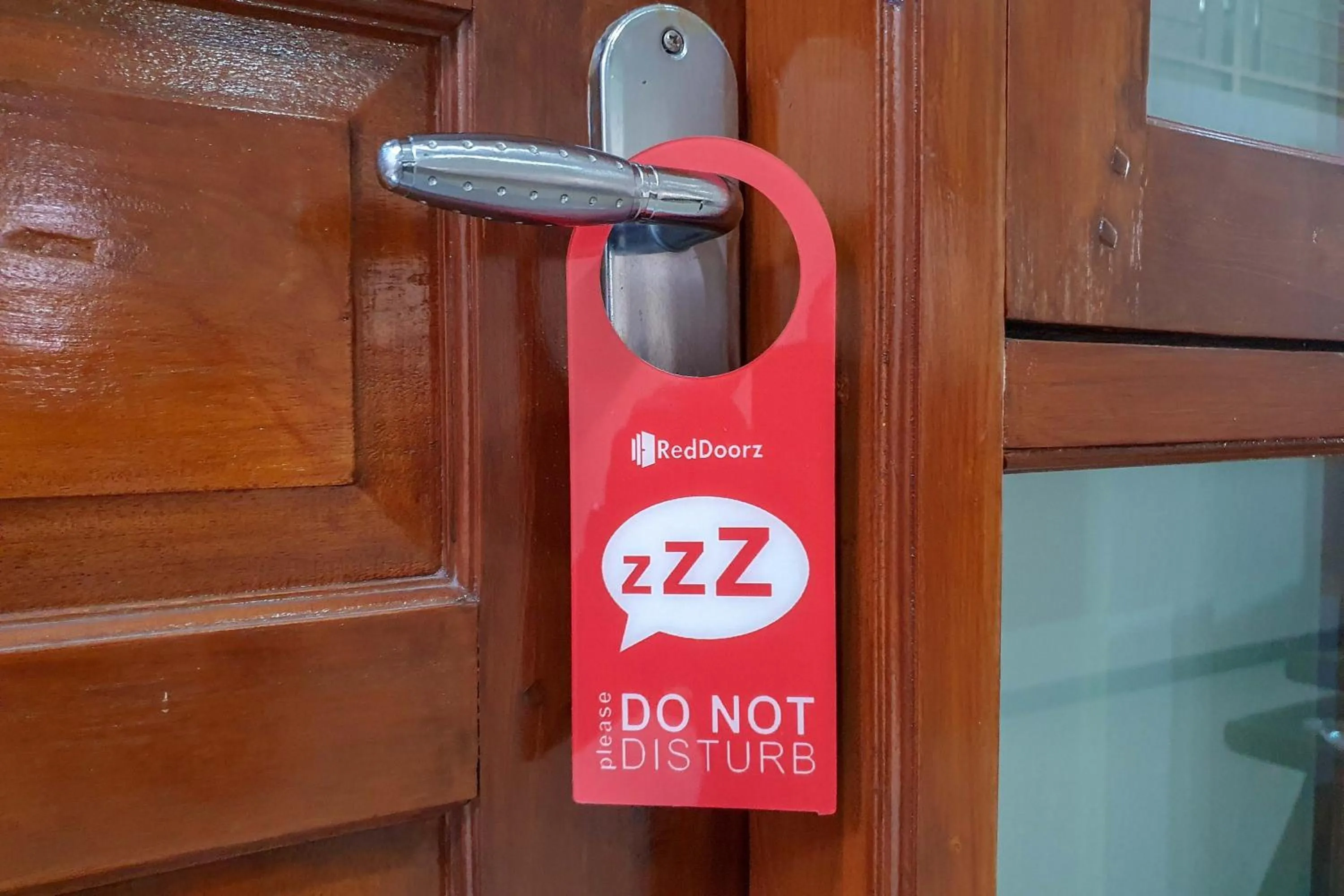 Property logo or sign in RedDoorz Syariah near Solo Paragon Mall 2