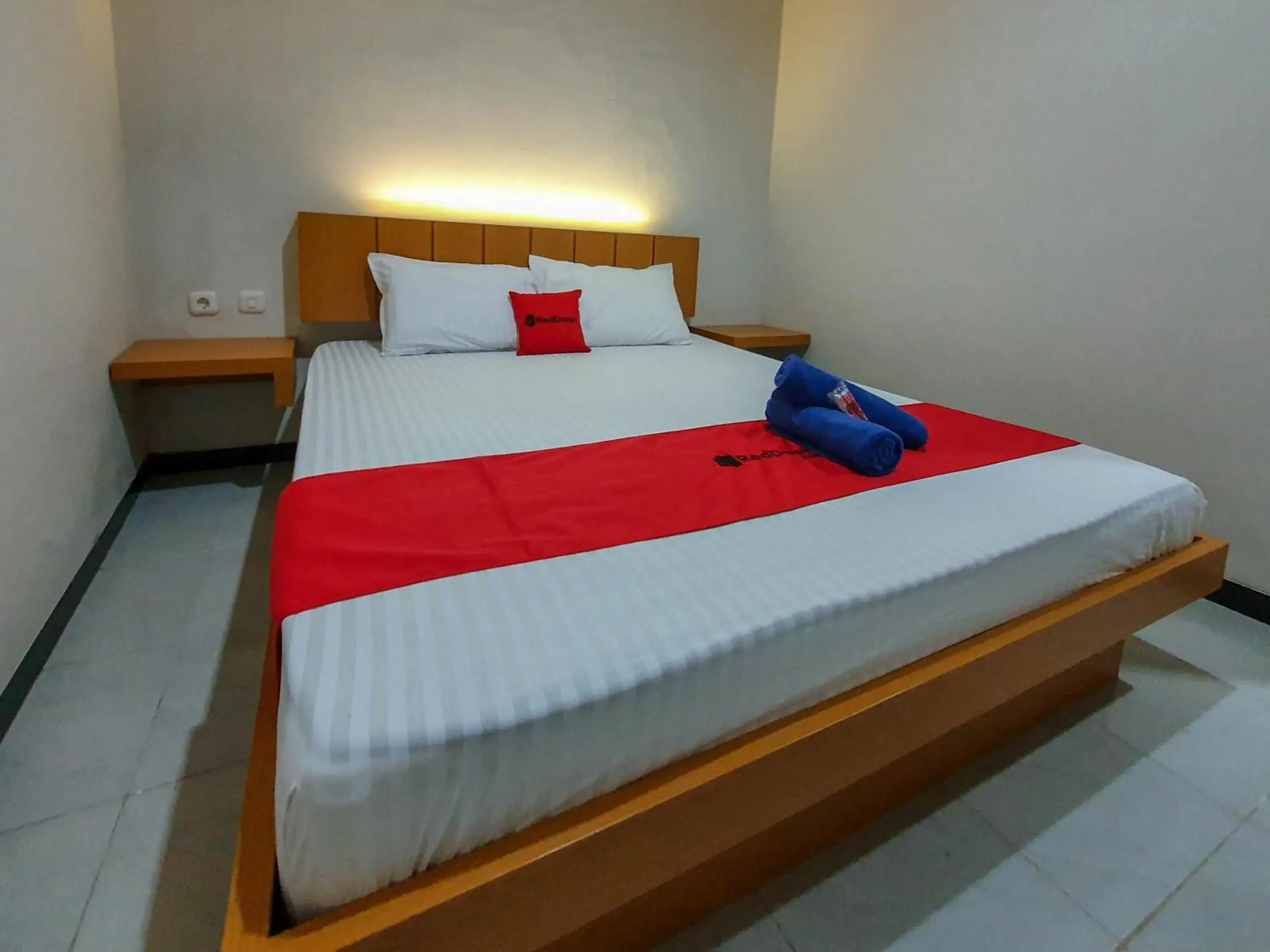 Bedroom in RedDoorz Syariah near Solo Paragon Mall 2 Bedroom in RedDoorz Syariah near Solo Paragon Mall 2