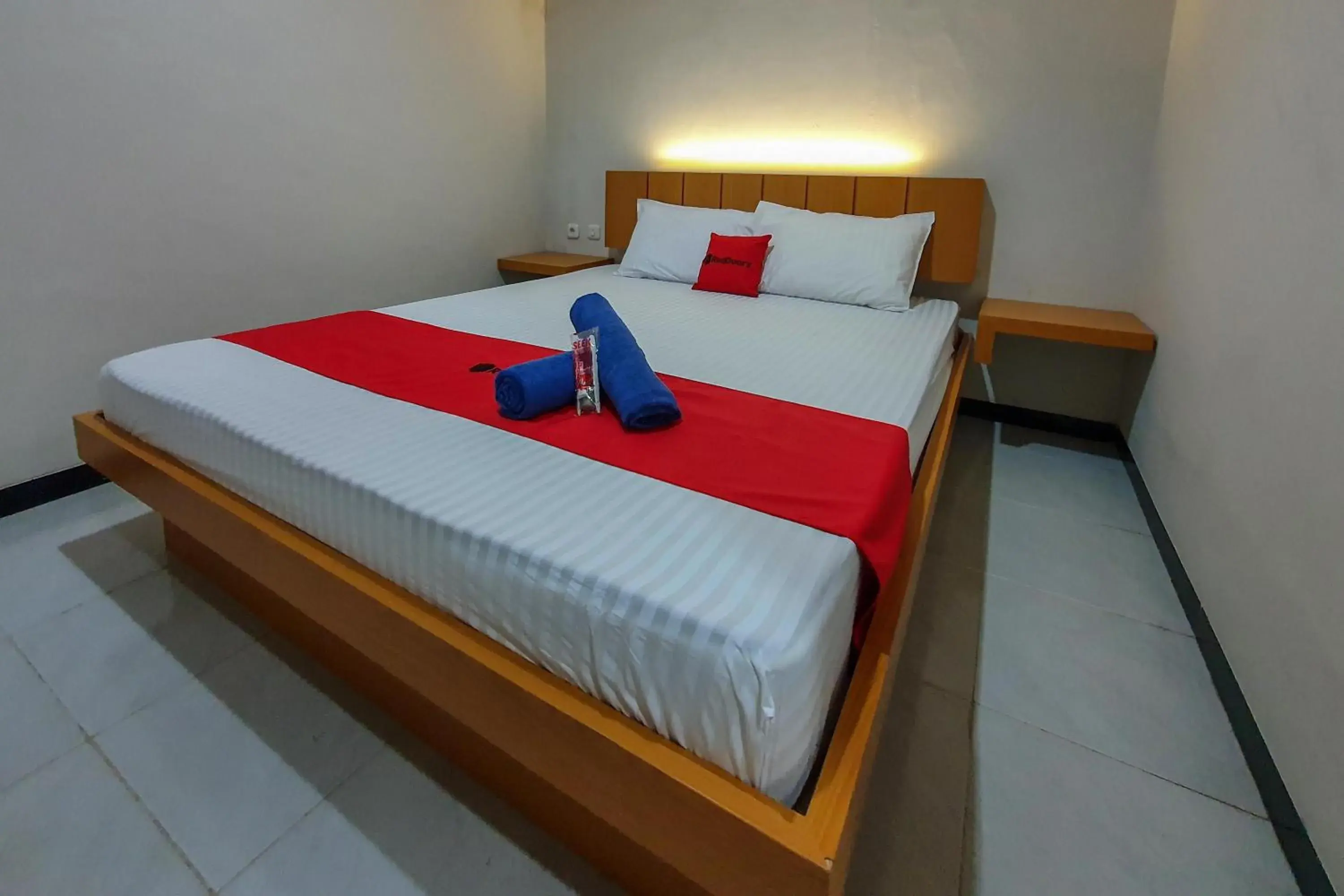 Bedroom in RedDoorz Syariah near Solo Paragon Mall 2 Bedroom in RedDoorz Syariah near Solo Paragon Mall 2