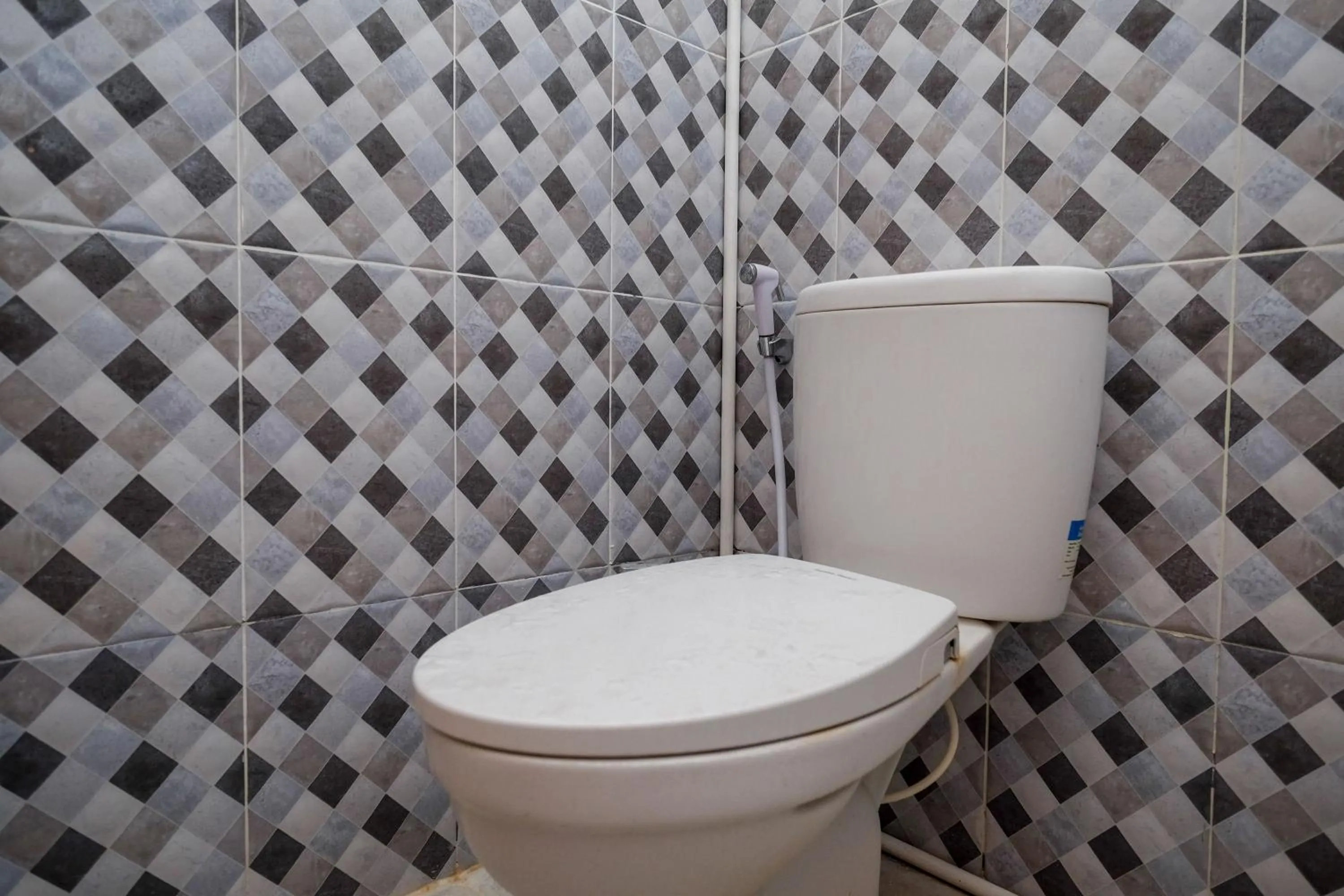 Bathroom in RedDoorz Syariah near Solo Paragon Mall 2