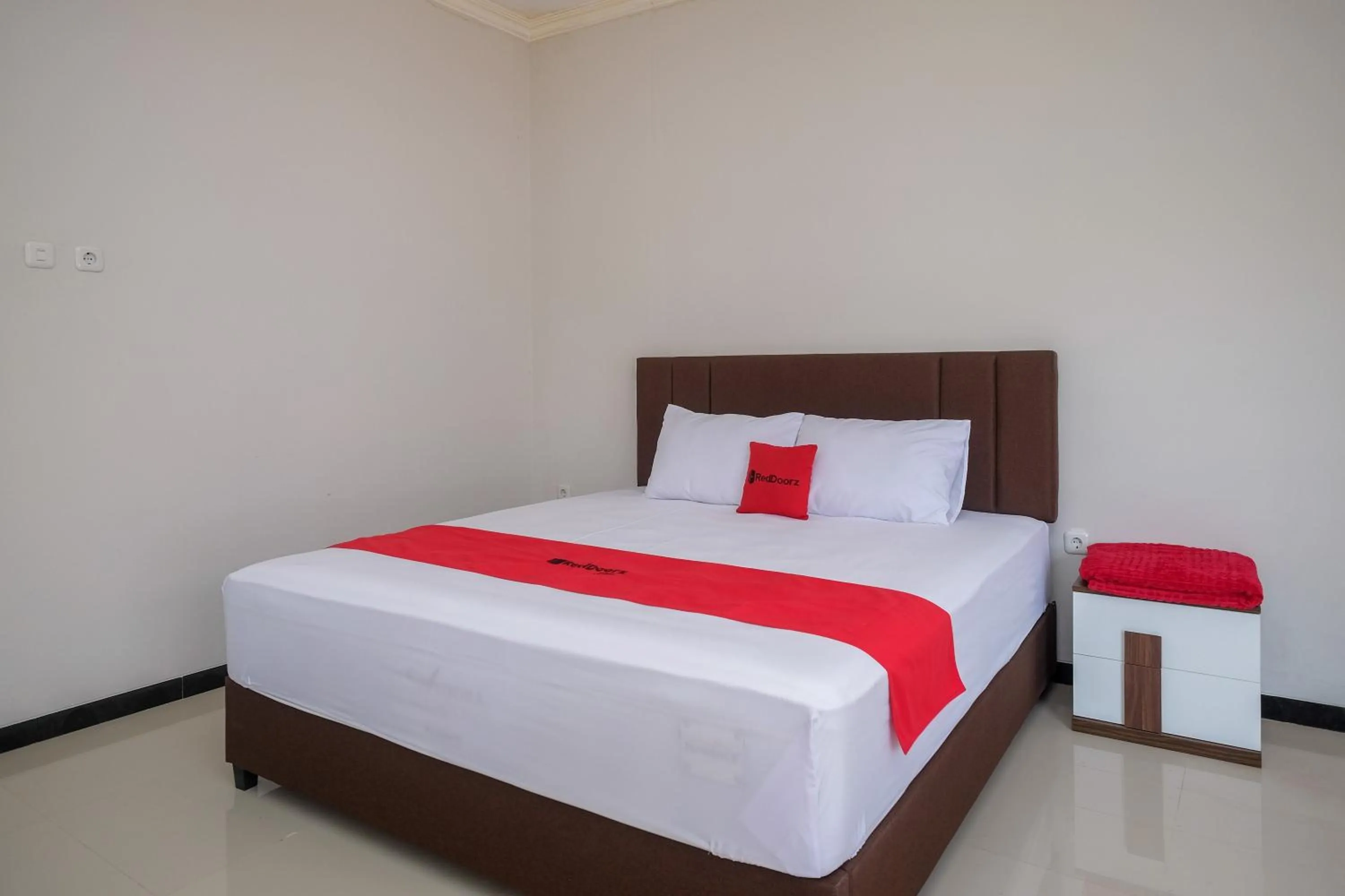 Bedroom in RedDoorz Syariah near Solo Paragon Mall 2