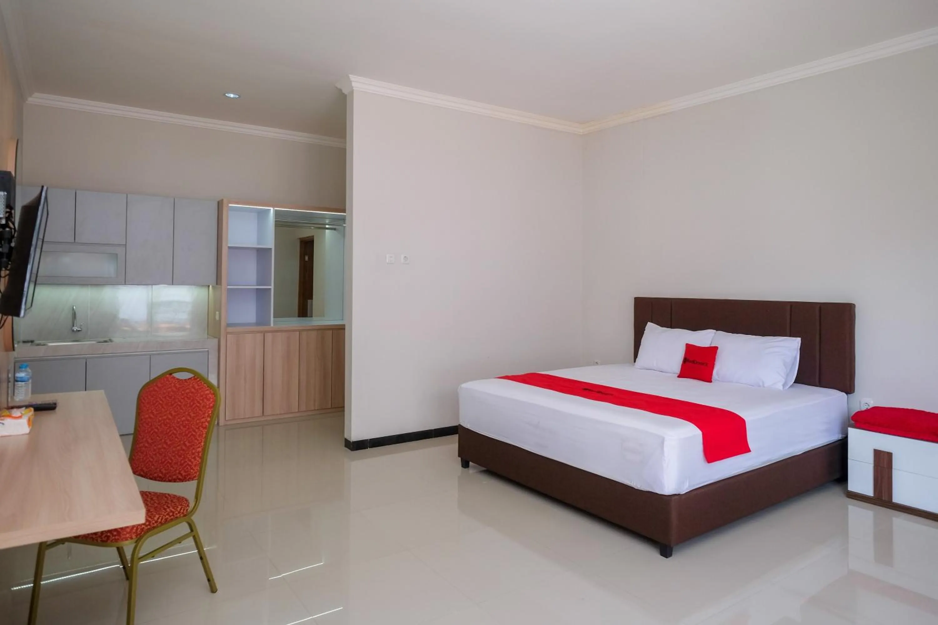 Bedroom in RedDoorz Syariah near Solo Paragon Mall 2