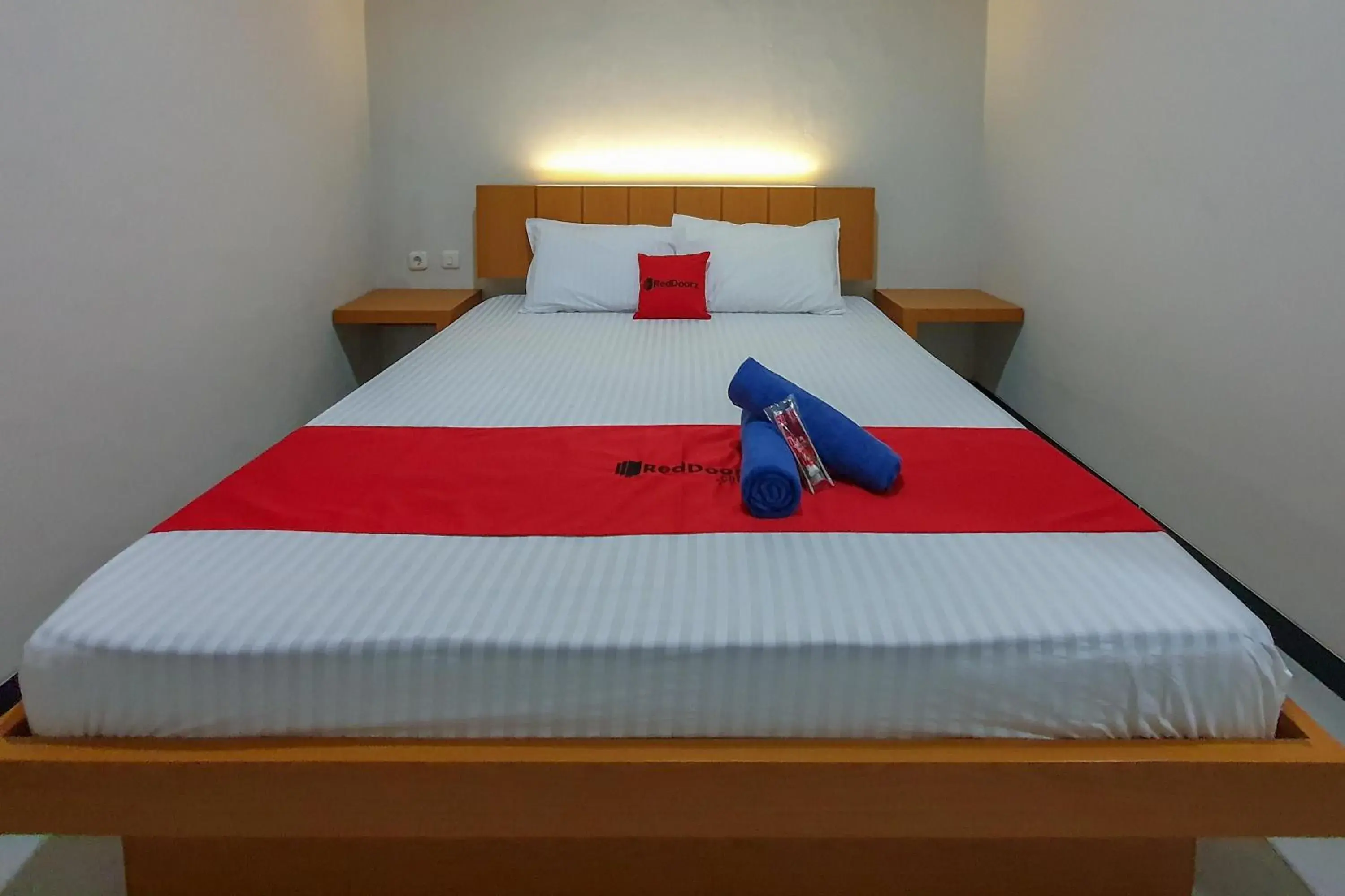 Bedroom in RedDoorz Syariah near Solo Paragon Mall 2 Bedroom in RedDoorz Syariah near Solo Paragon Mall 2