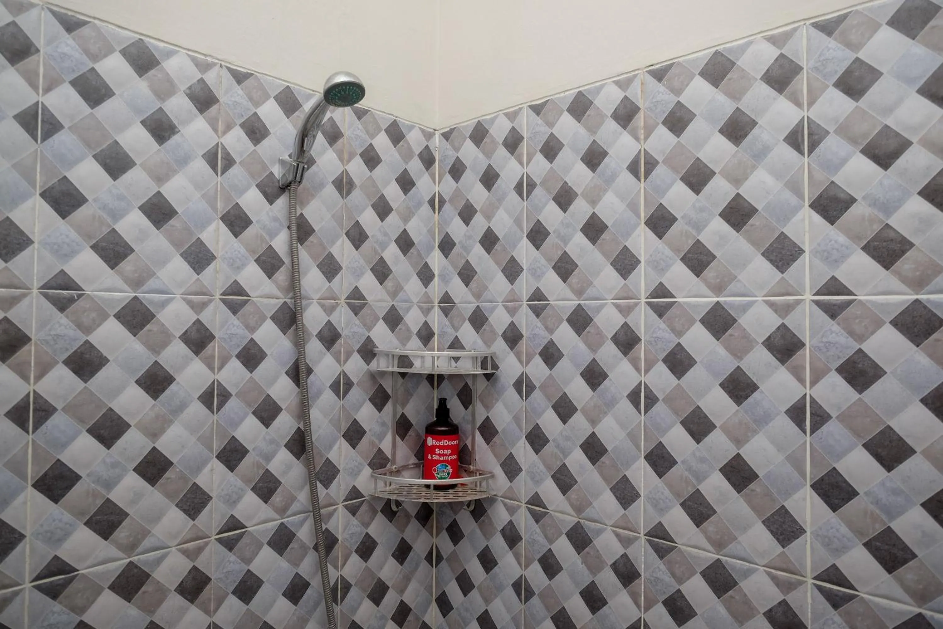 Bathroom in RedDoorz Syariah near Solo Paragon Mall 2