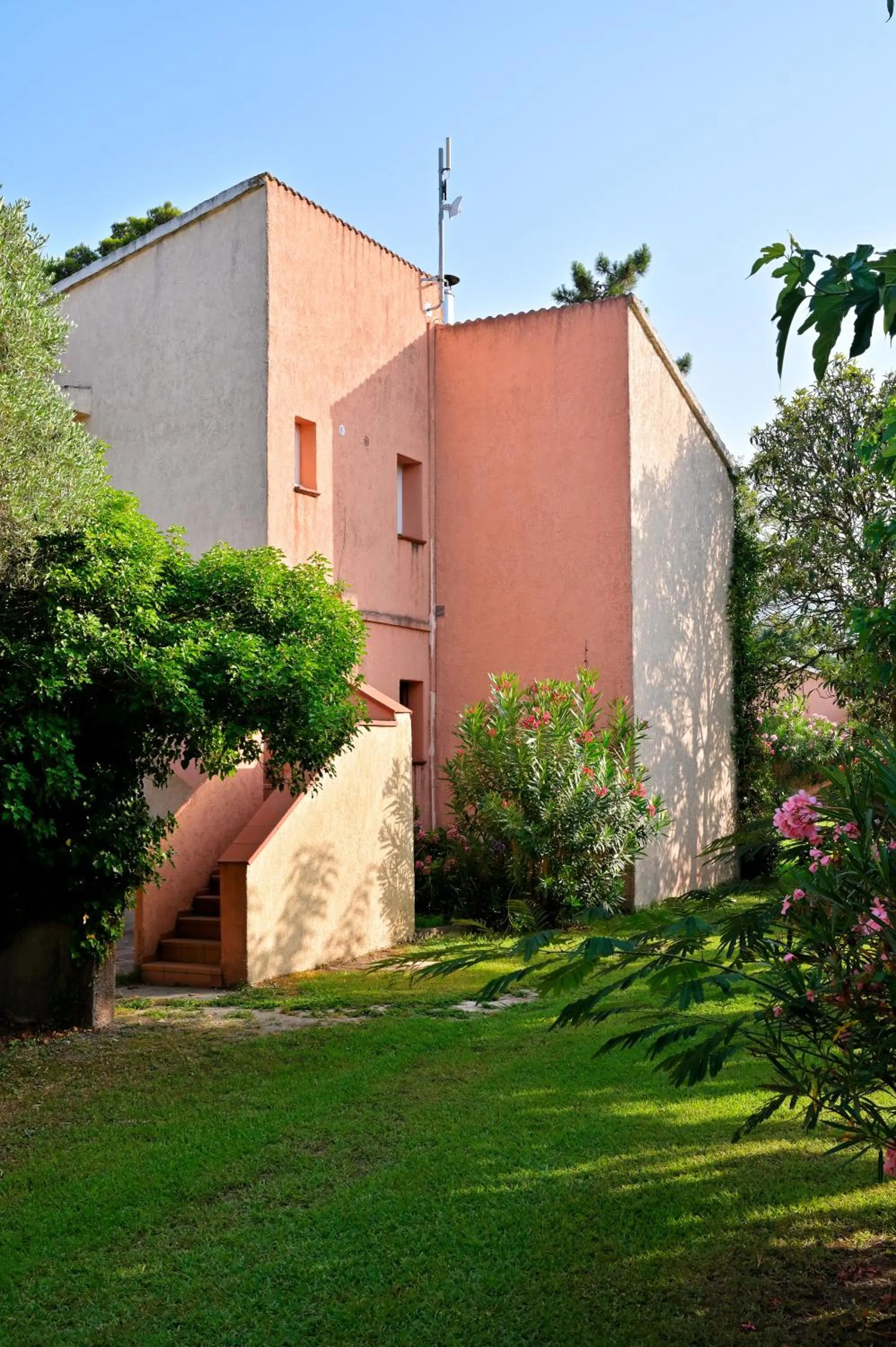 Property building in Pinea Mare