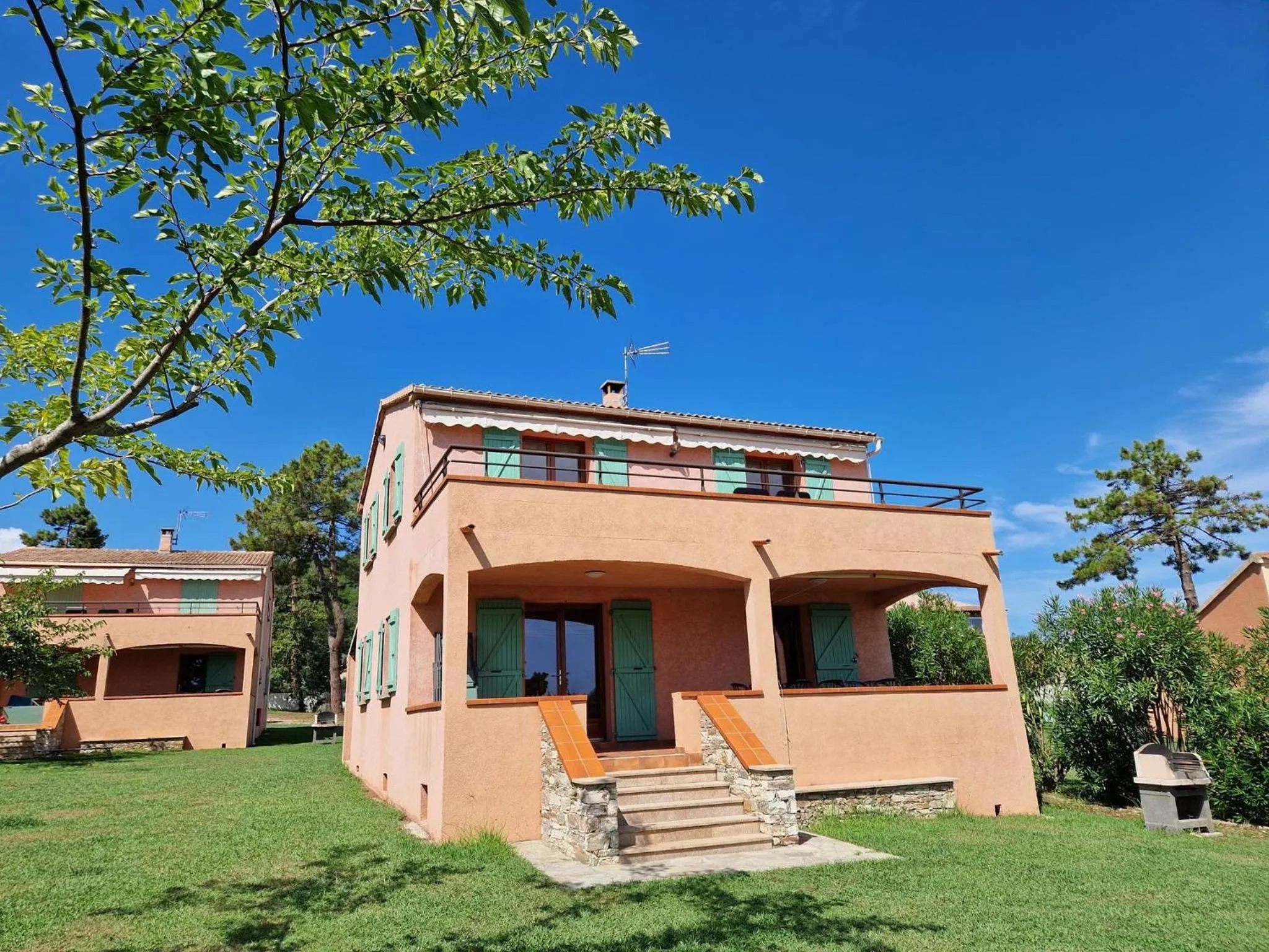 Property building in Pinea Mare