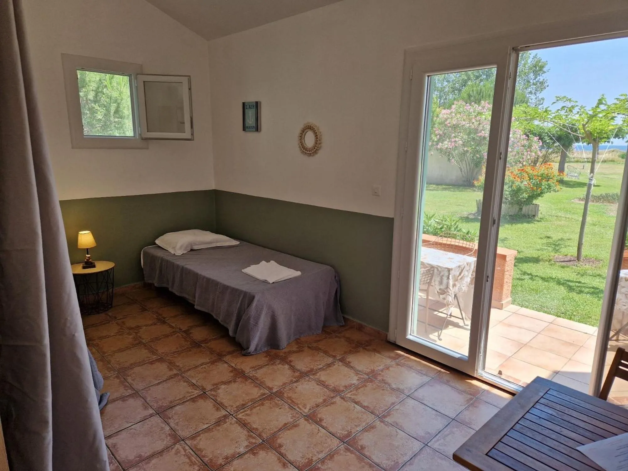 Sea view, Bed in Pinea Mare