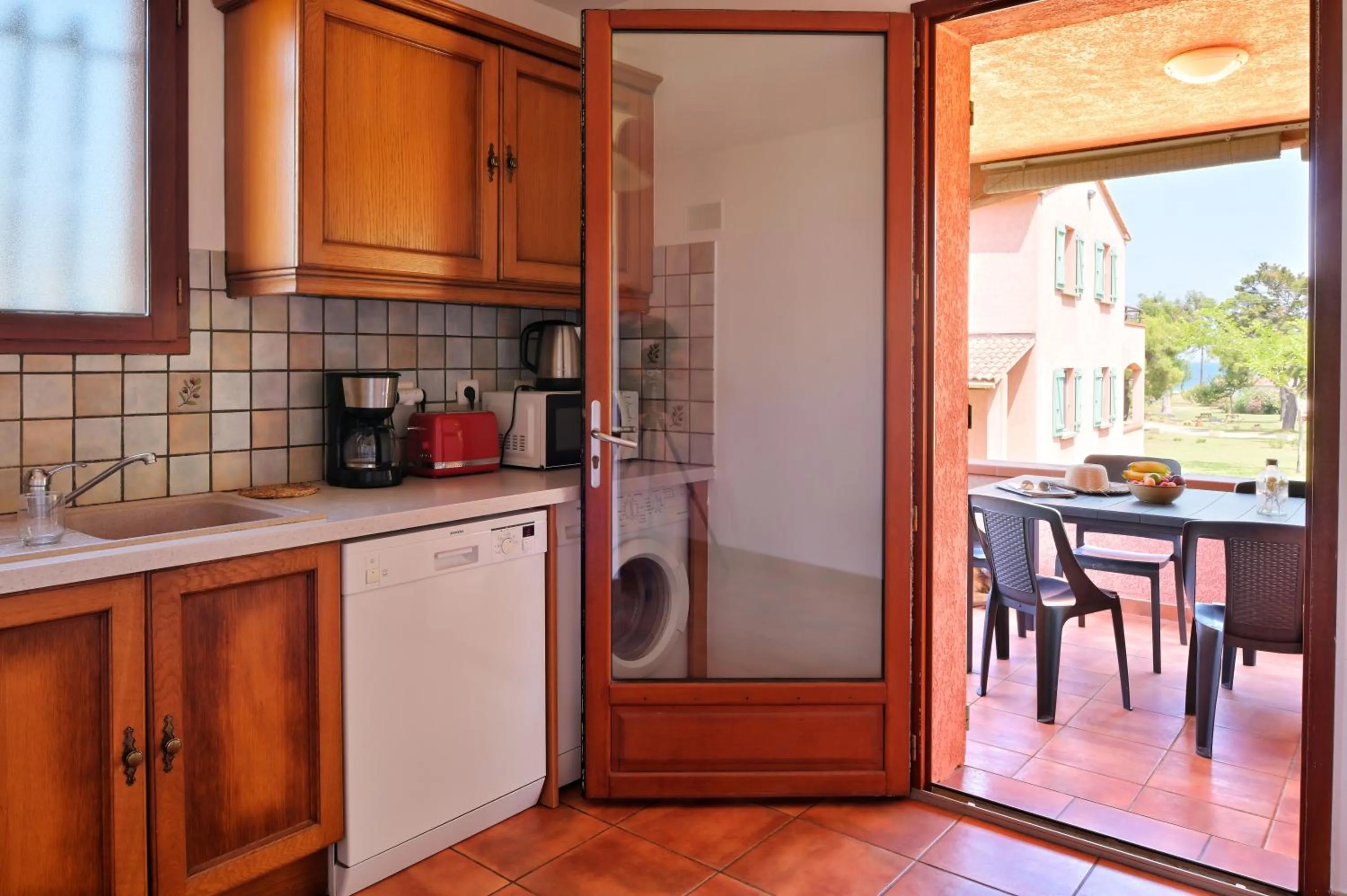 Coffee/tea facilities in Pinea Mare