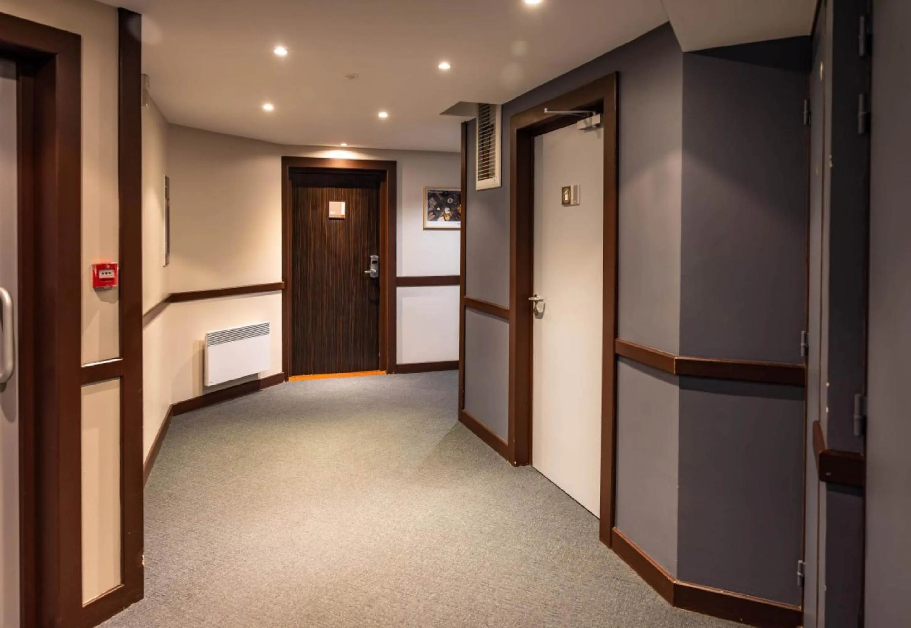 Decorative detail, Bed in B&B HOME Caen Centre Gare