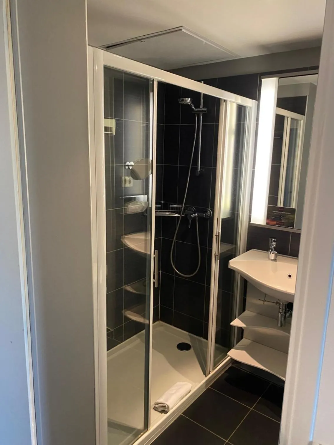 Bathroom in Adagio Caen Centre