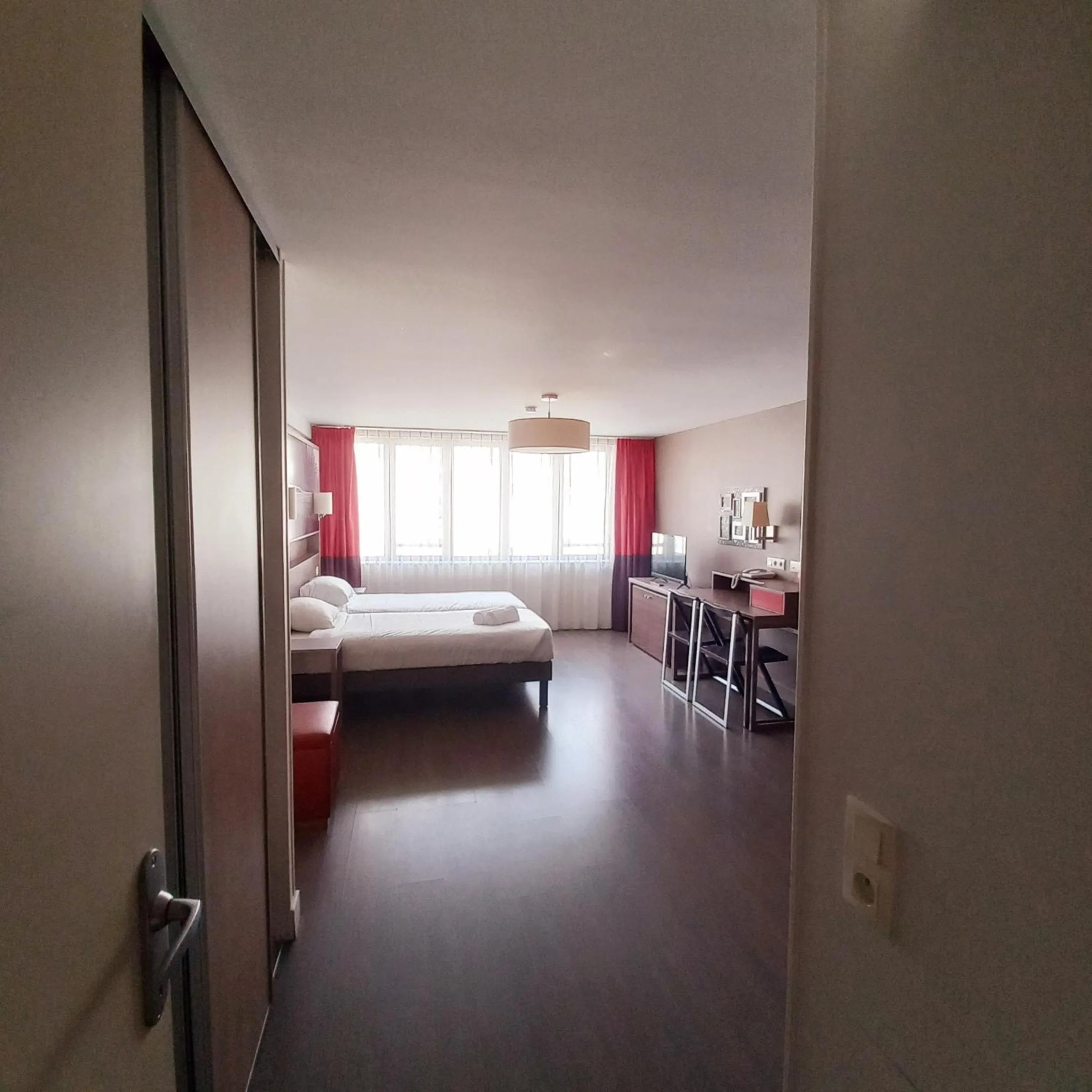 Bed in B&B HOME Caen Centre Gare